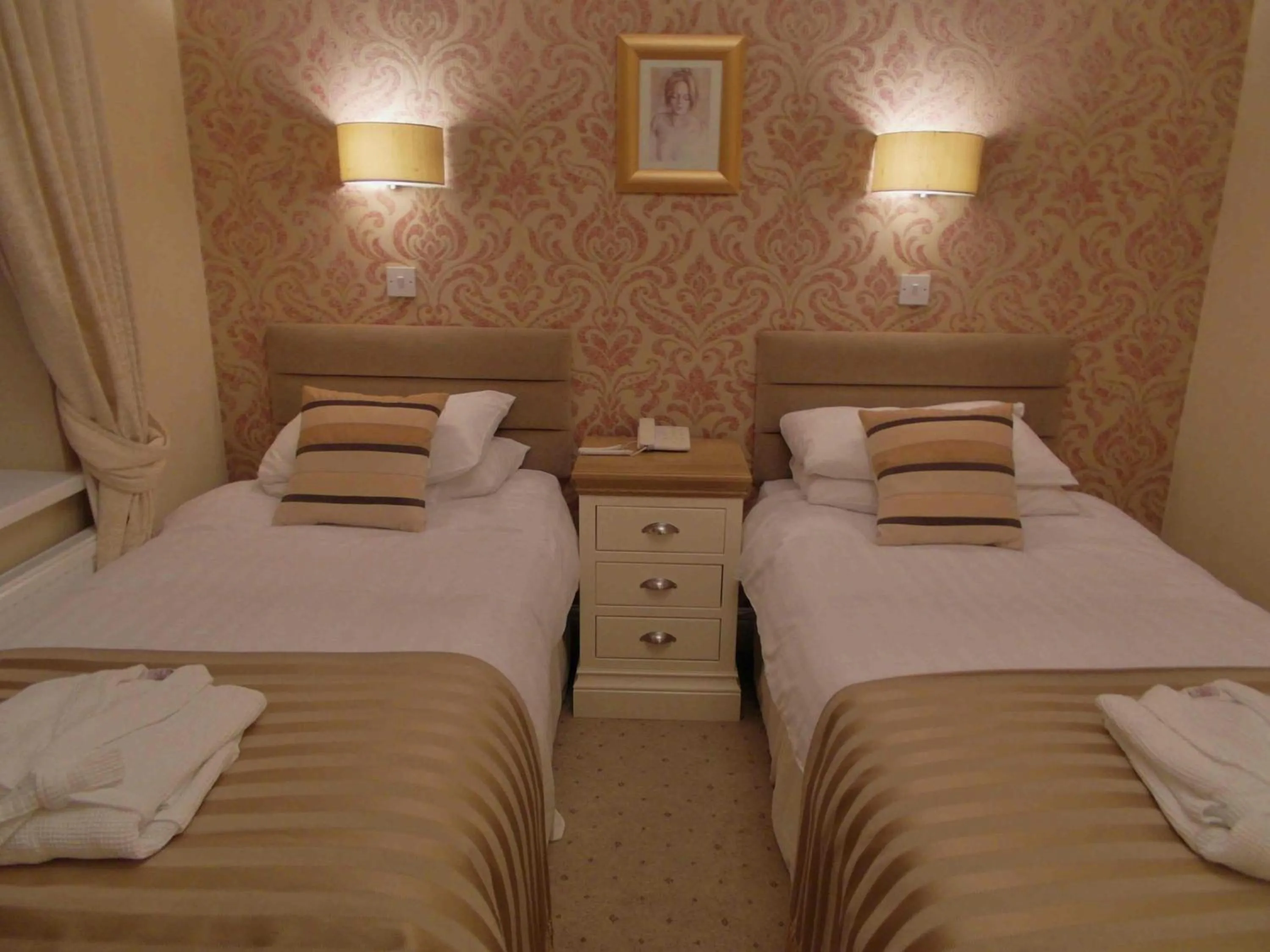 Bedroom, Bed in Bedford Hotel