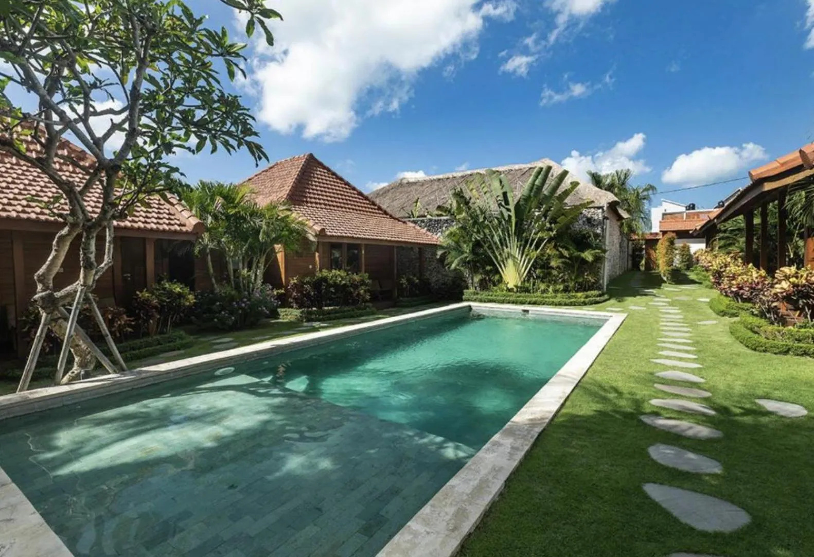 Swimming pool in Orora Bungalows Batu Bolong Canggu