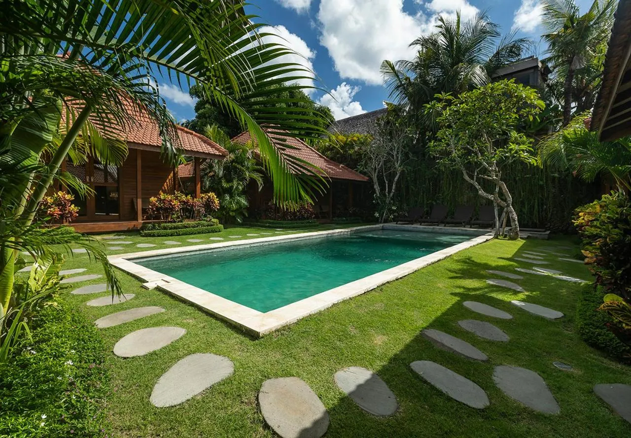 Swimming pool in Orora Bungalows