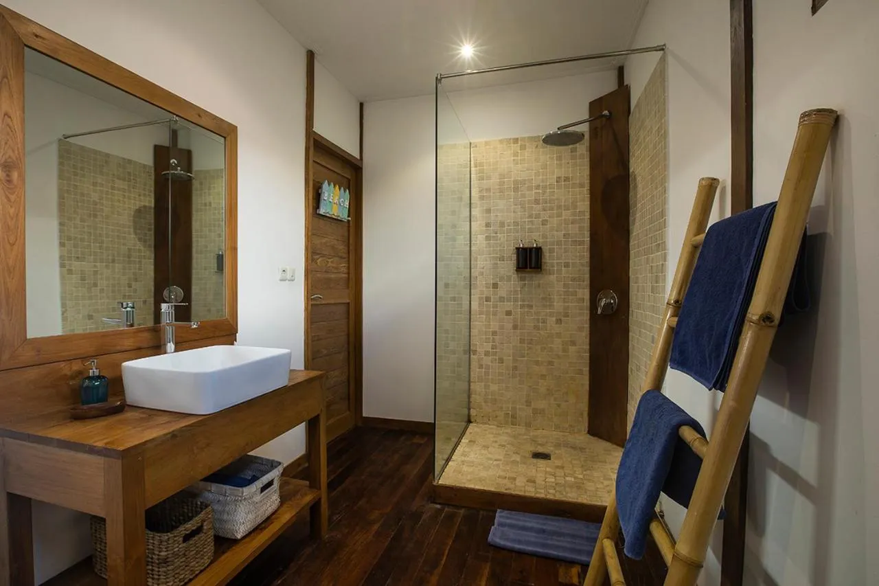 Shower in Orora Bungalows Batu Bolong Canggu