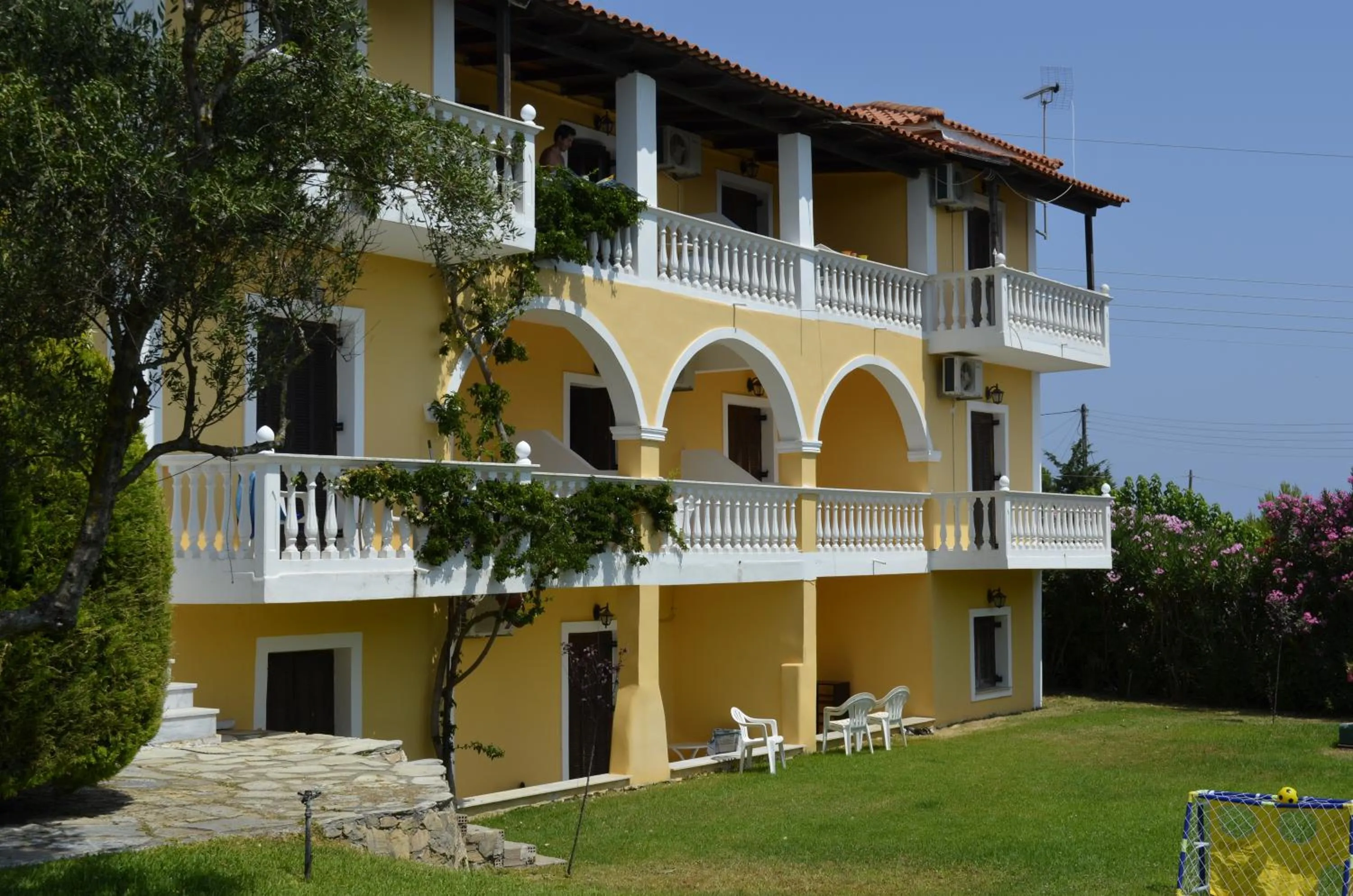 Property building in Studios Petra