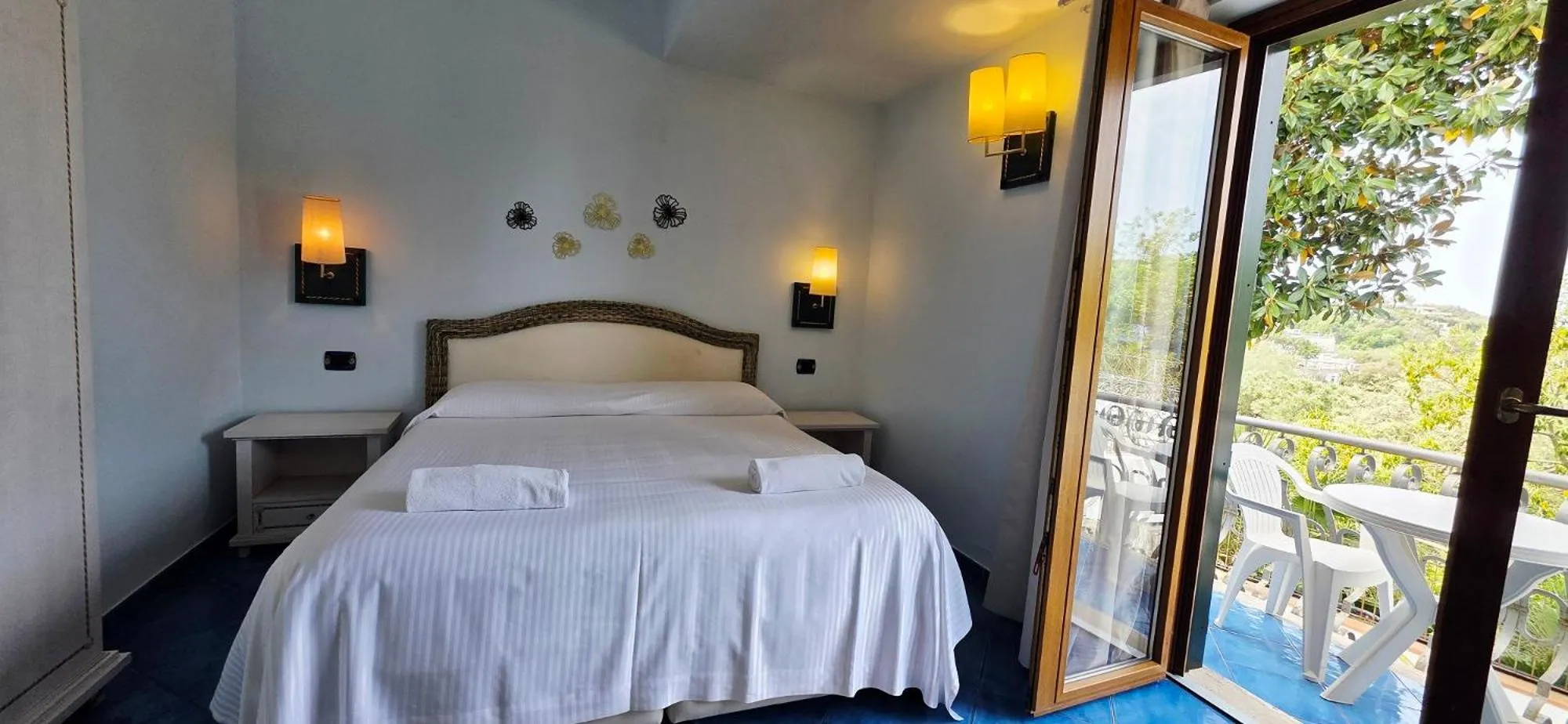 Bedroom, Bed in Hotel Myage