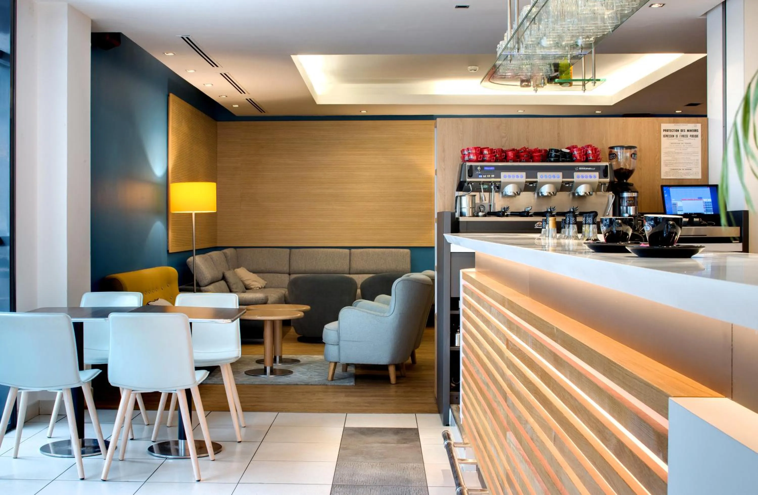 Lounge or bar in Hôtel Padoue