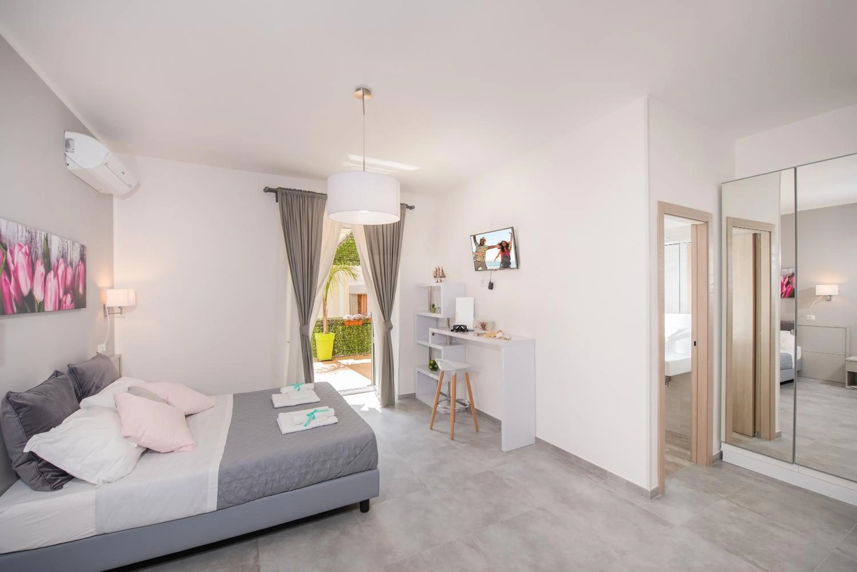 Photo of the whole room, Bed in Roof Garden