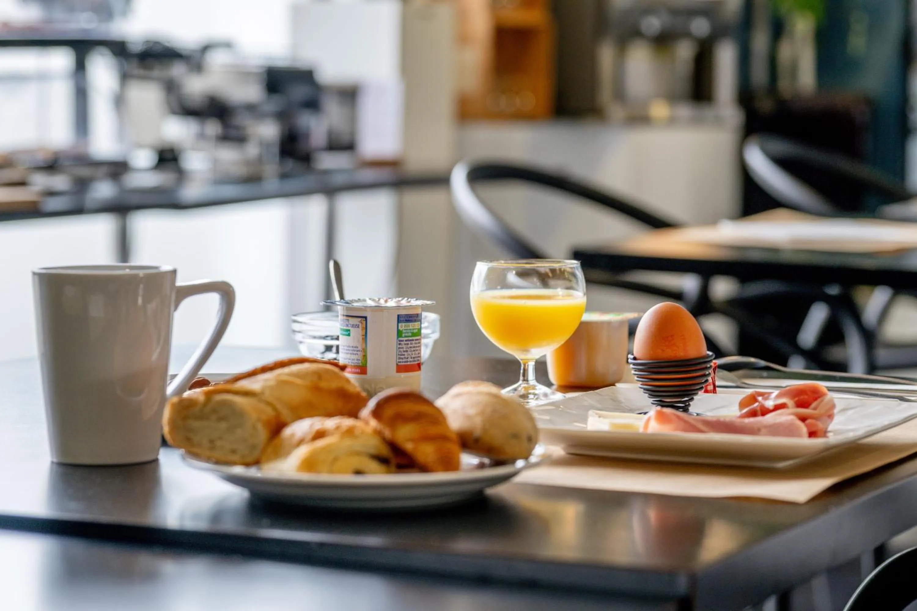 Breakfast in Comfort Aparthotel Bassin d'Arcachon