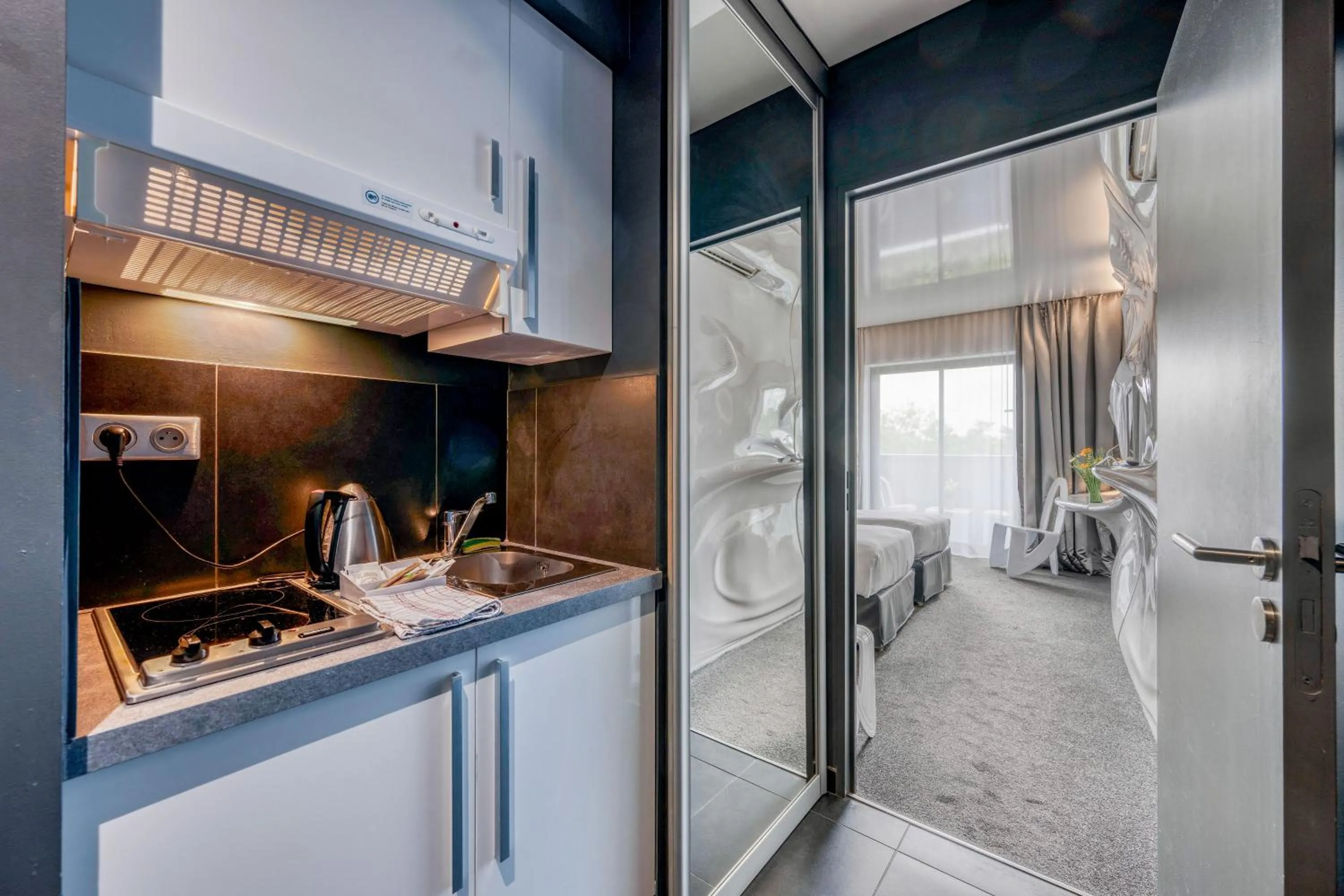 Kitchen or kitchenette in Comfort Aparthotel Bassin d'Arcachon