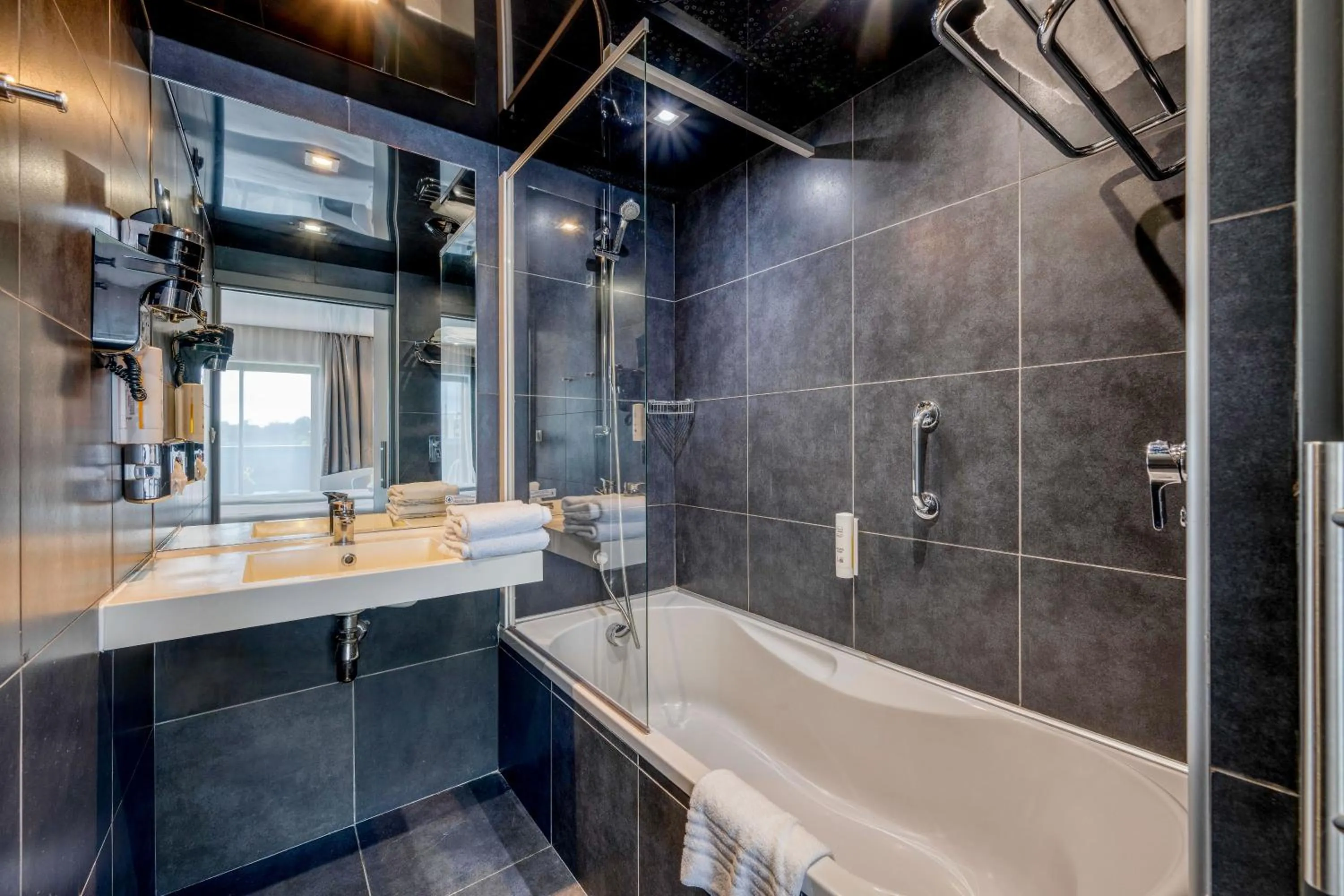 Bathroom in Comfort Aparthotel Bassin d'Arcachon