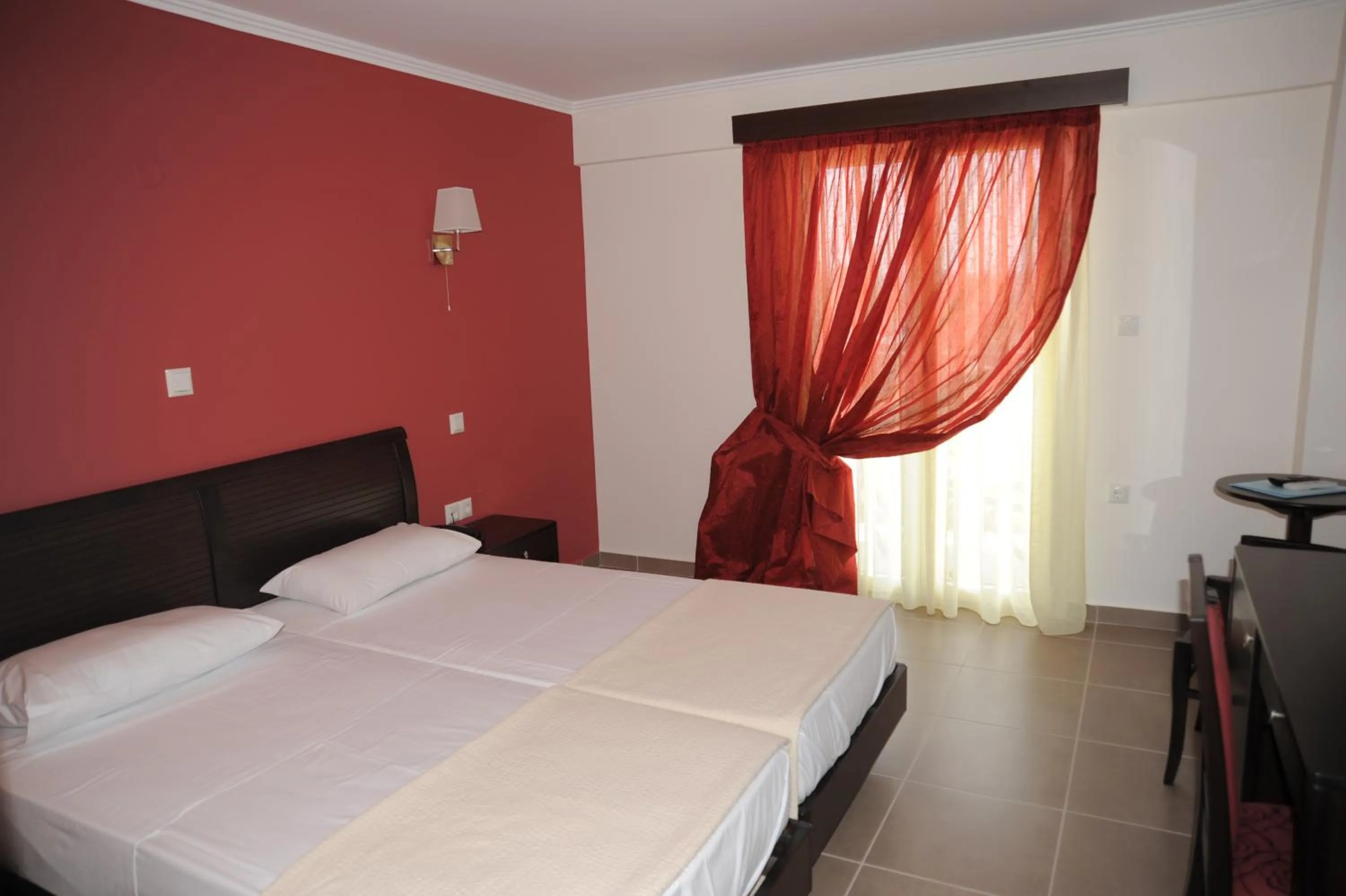 Photo of the whole room, Bed in Ammos Bay