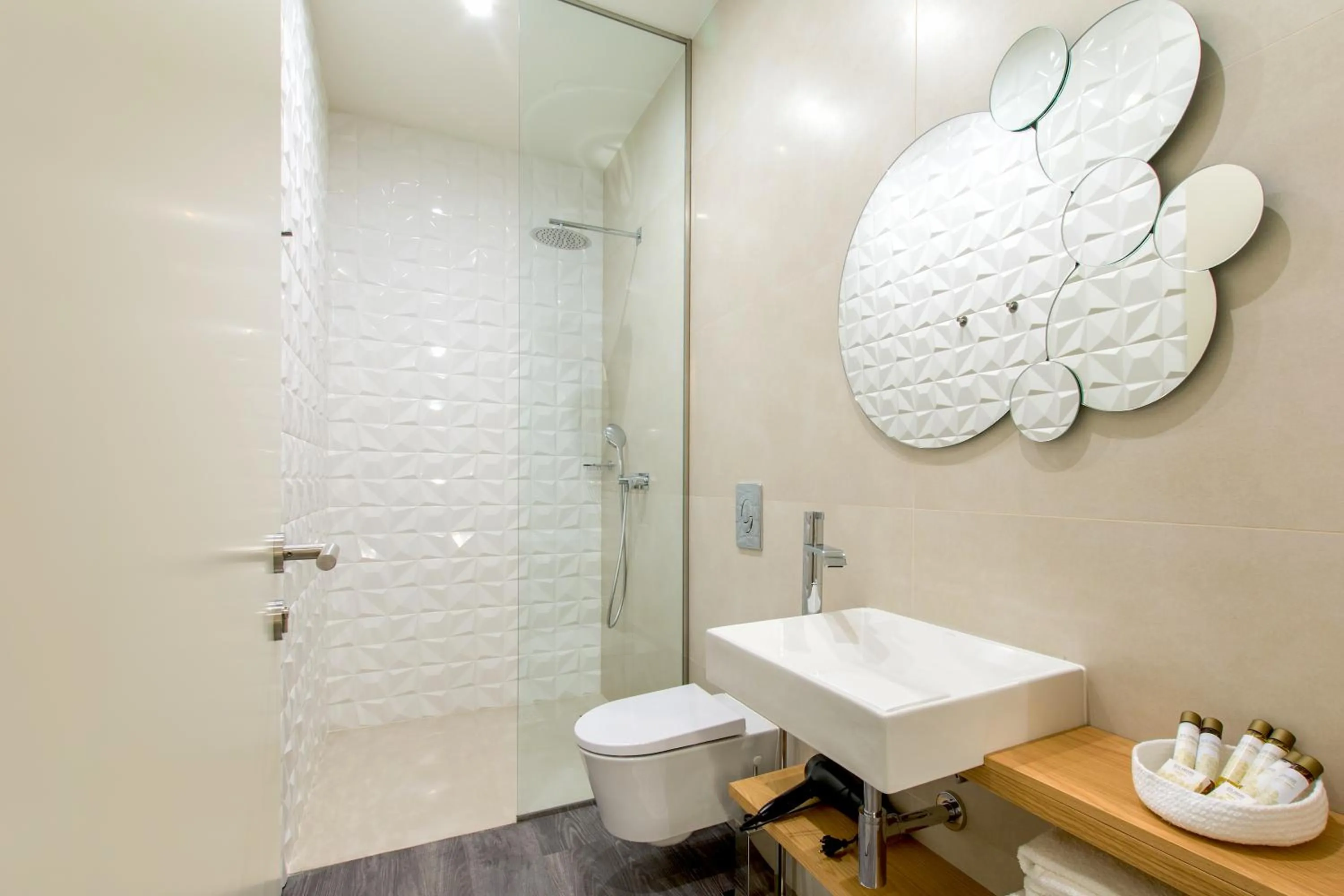 Shower in LETHESHOME Apartments