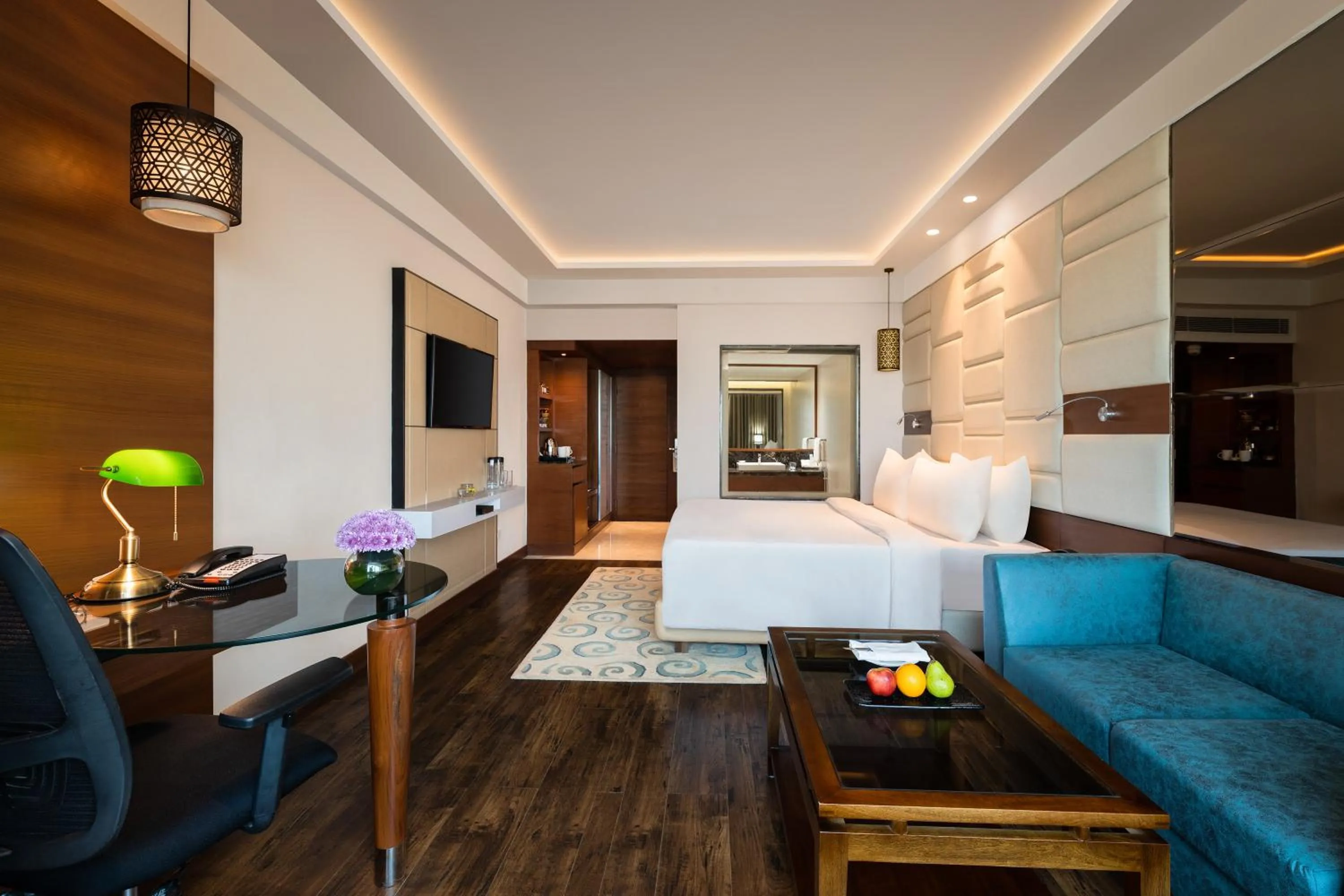 TV and multimedia, Bed in Radisson Jaipur City Center