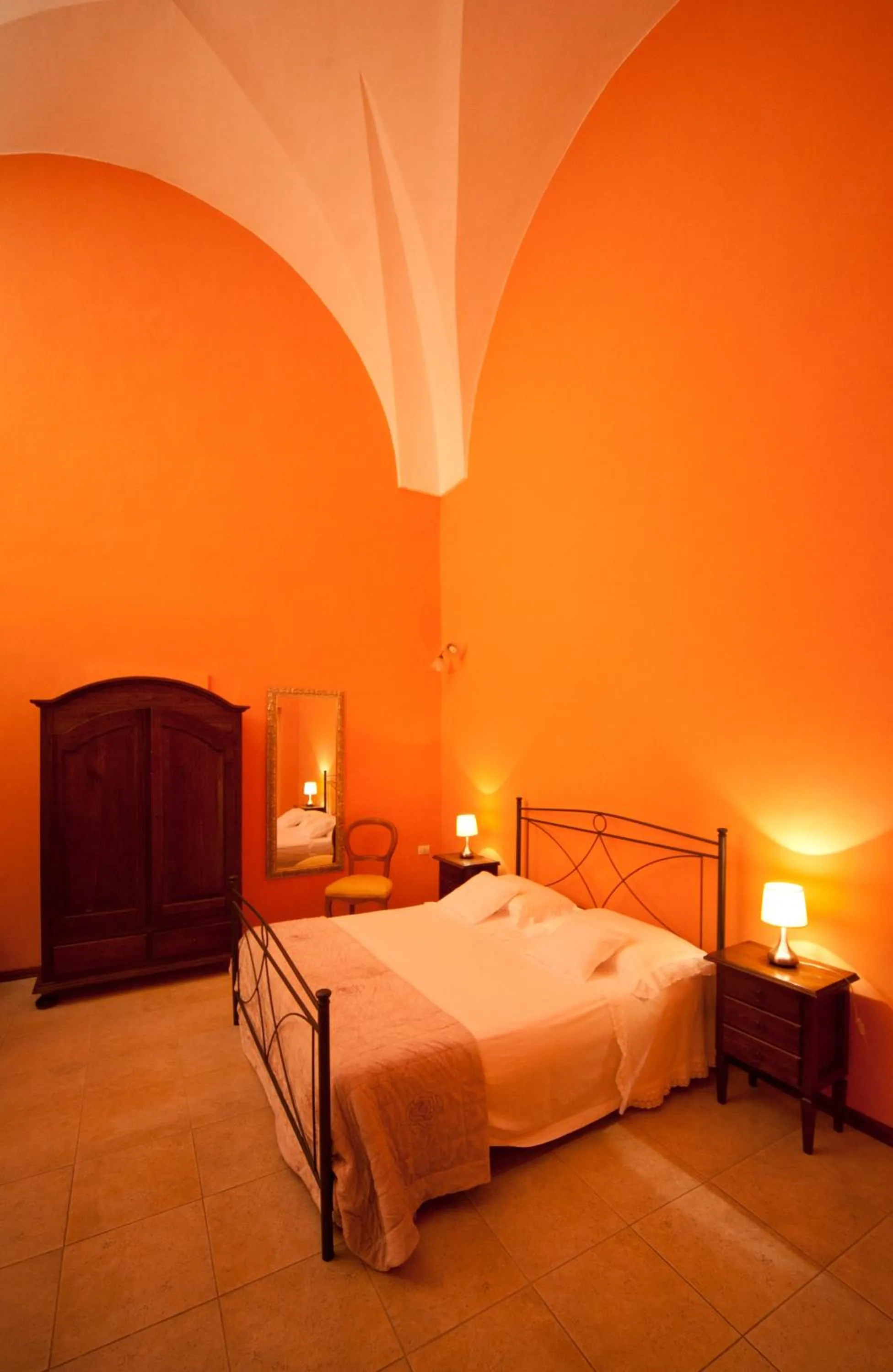 Decorative detail, Bed in B&B Dimora San Vincenzo