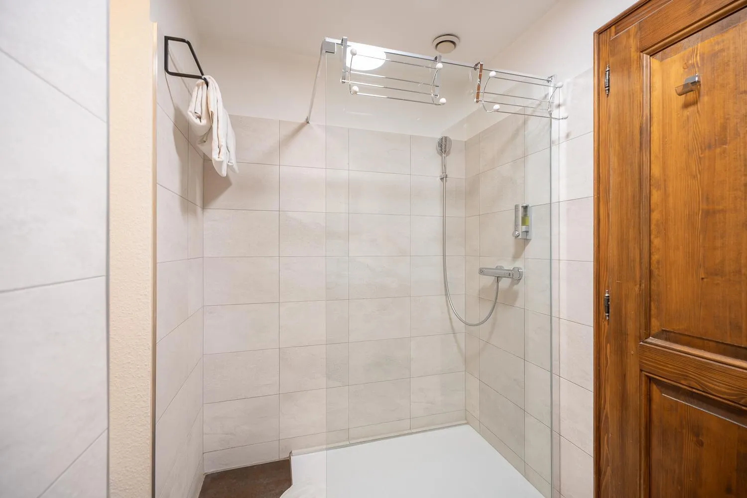 Shower in Hôtel Berceau Du Vigneron