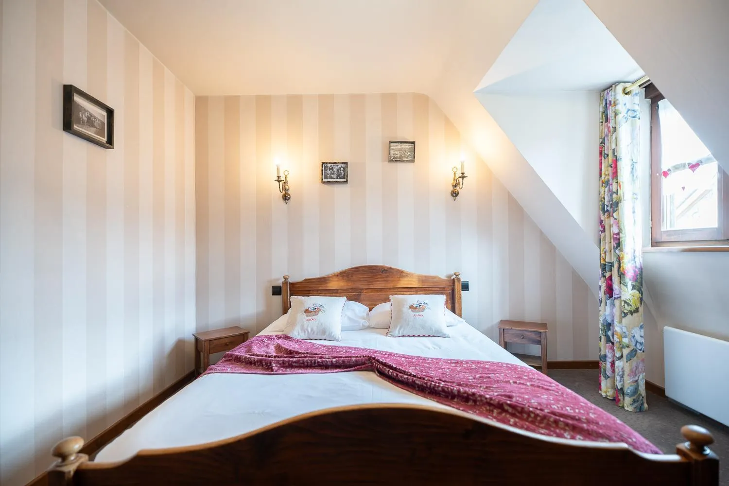 Bedroom, Bed in Hôtel Berceau Du Vigneron