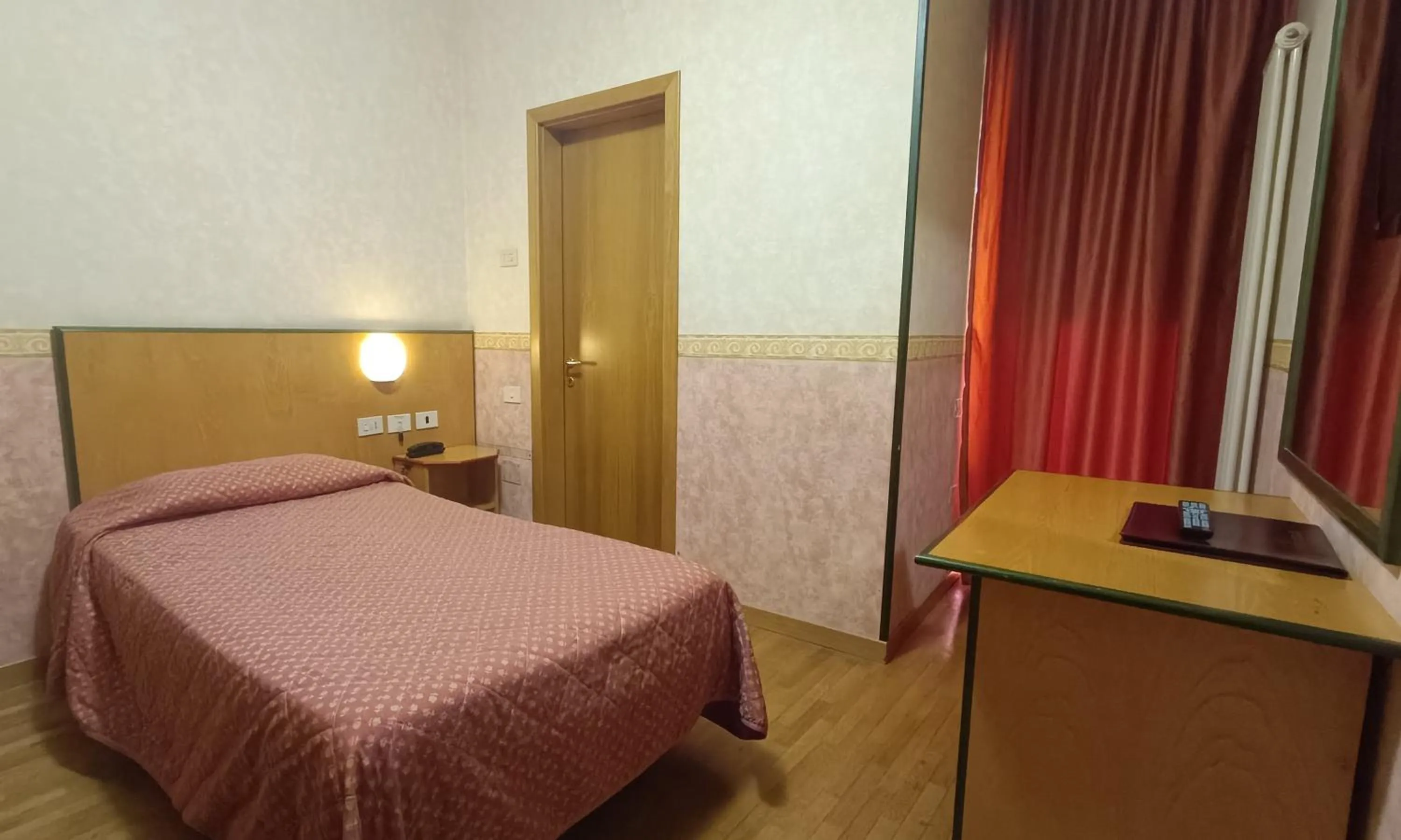 Bedroom, Bed in Hotel Baffo Rosso
