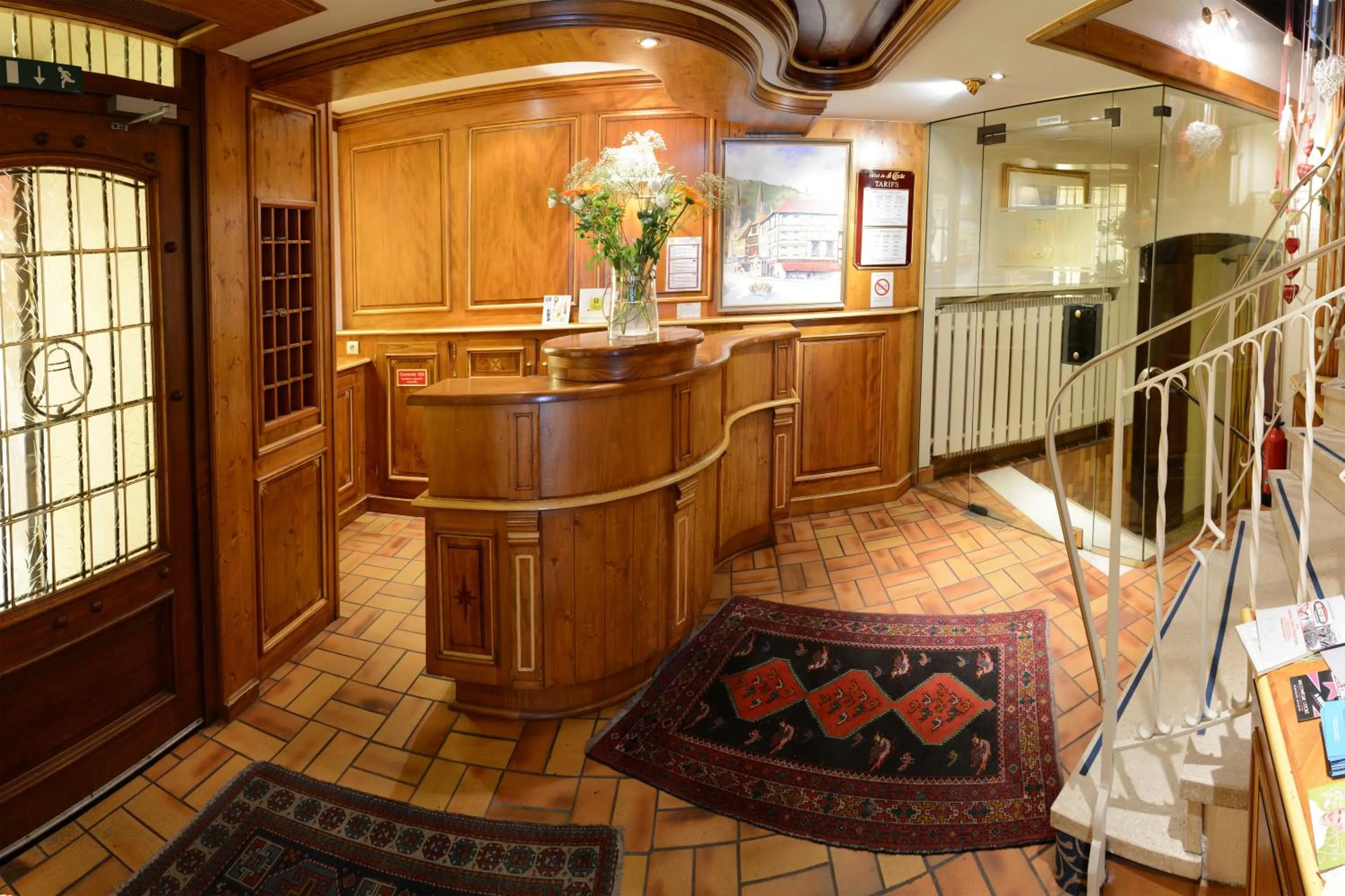 Lobby or reception in Logis Hôtel De La Cloche