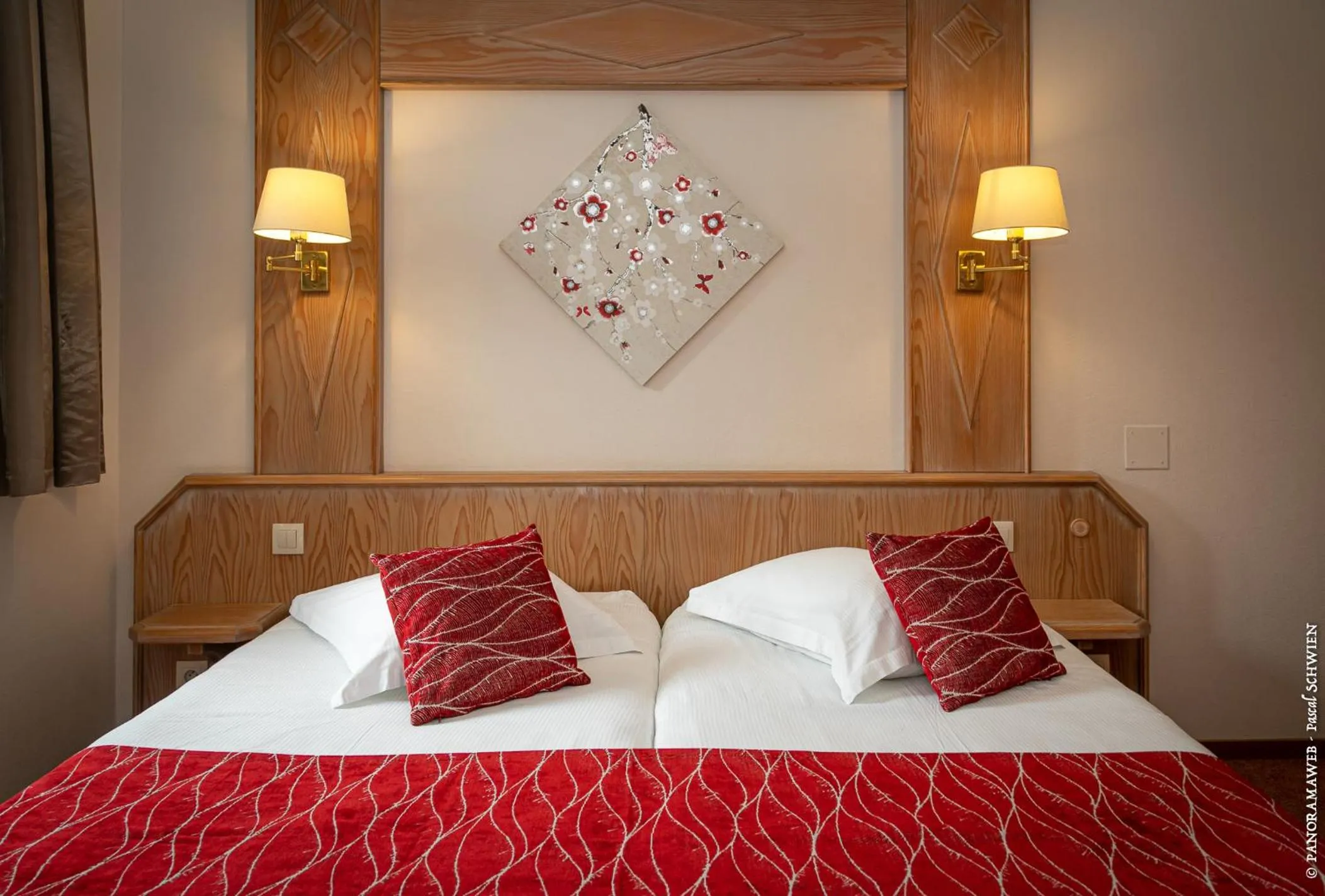 Bed in Logis Hôtel De La Cloche