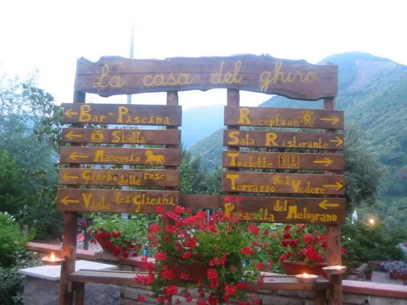 Property logo or sign in Agriturismo La Casa Del Ghiro