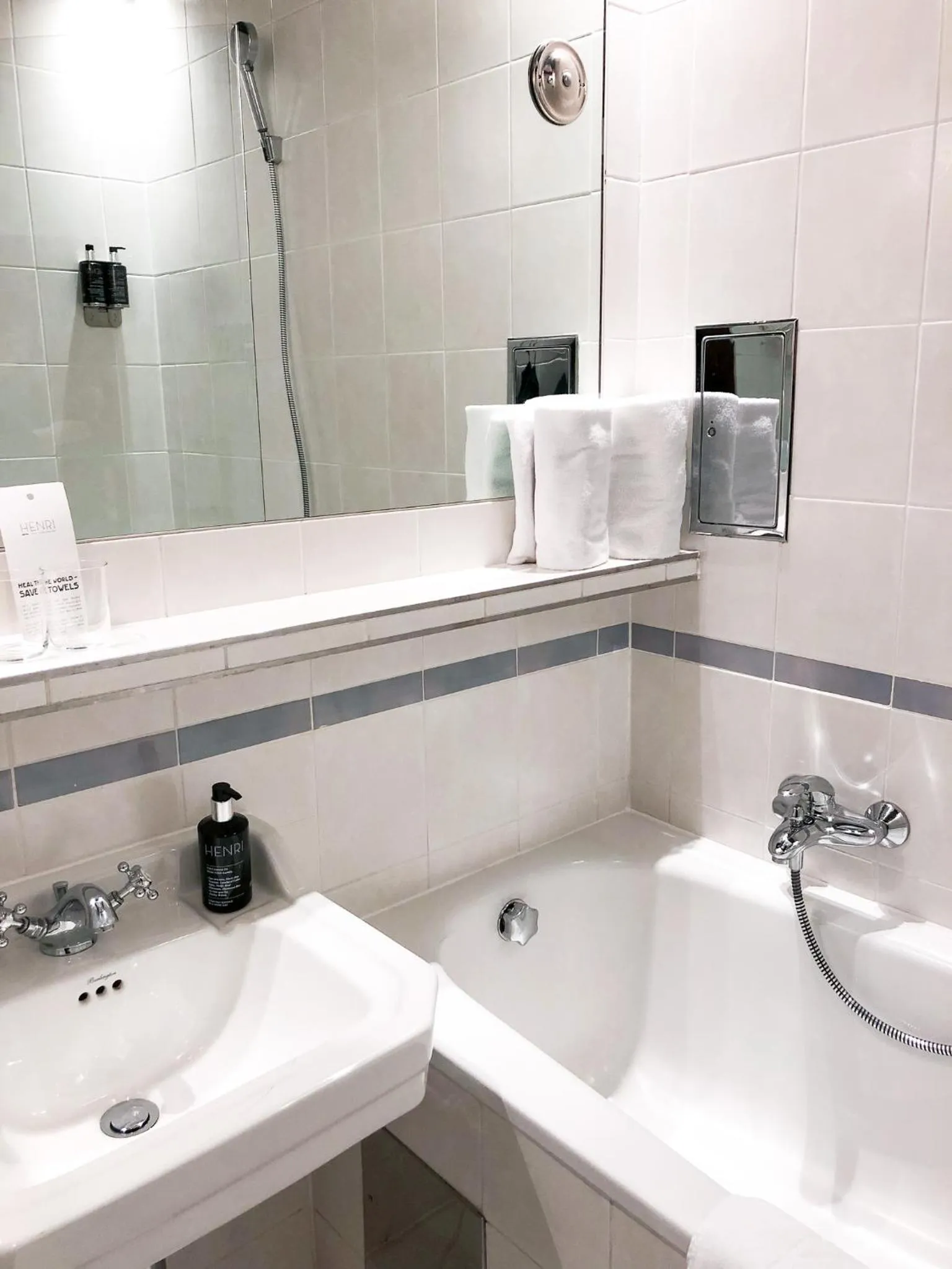 Bathroom in HENRI Hotel Wien Siebterbezirk