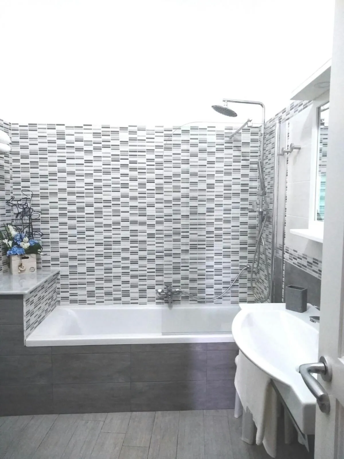 Bathroom in Hotel La Corricella