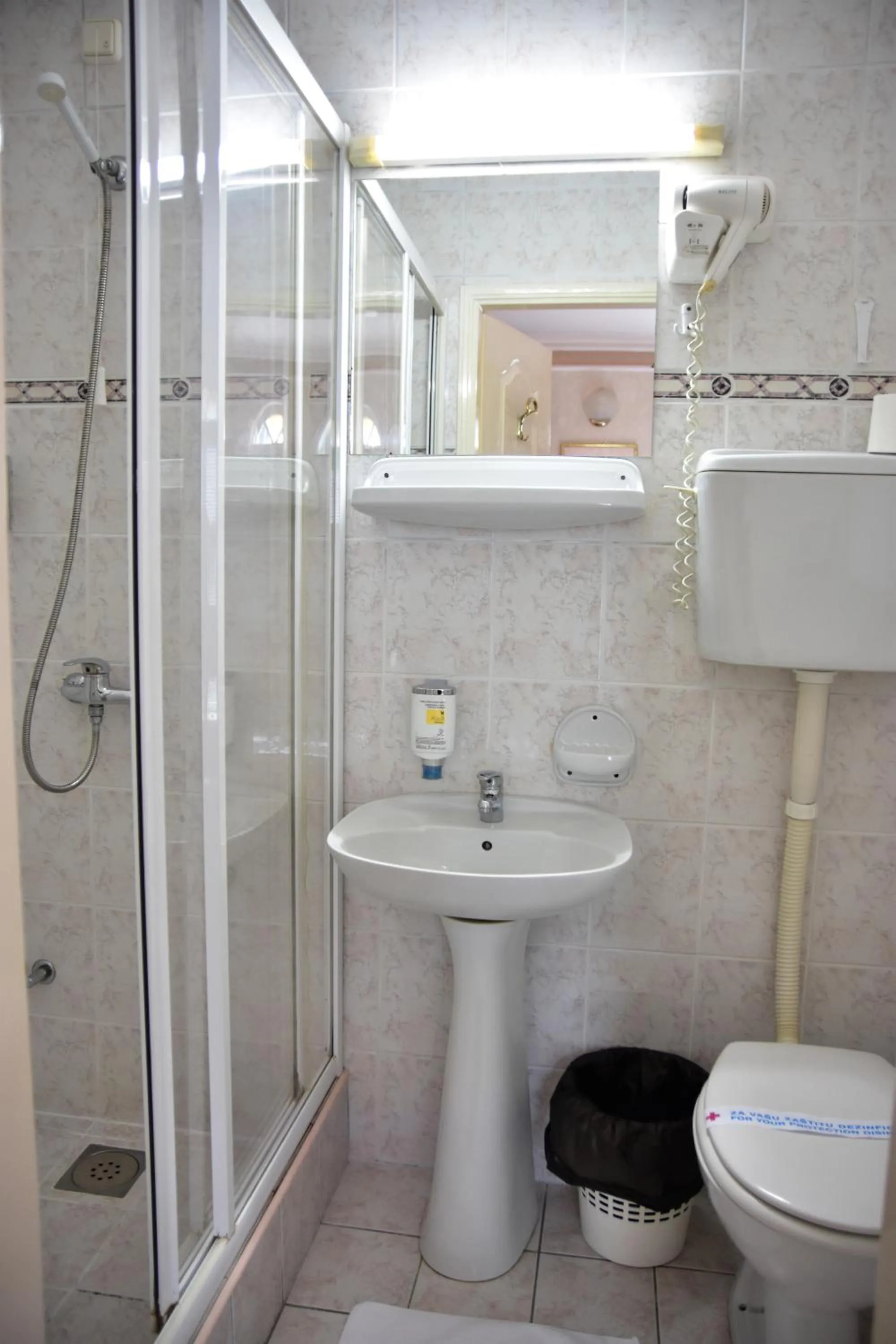 Bathroom in Garni Hotel Lav