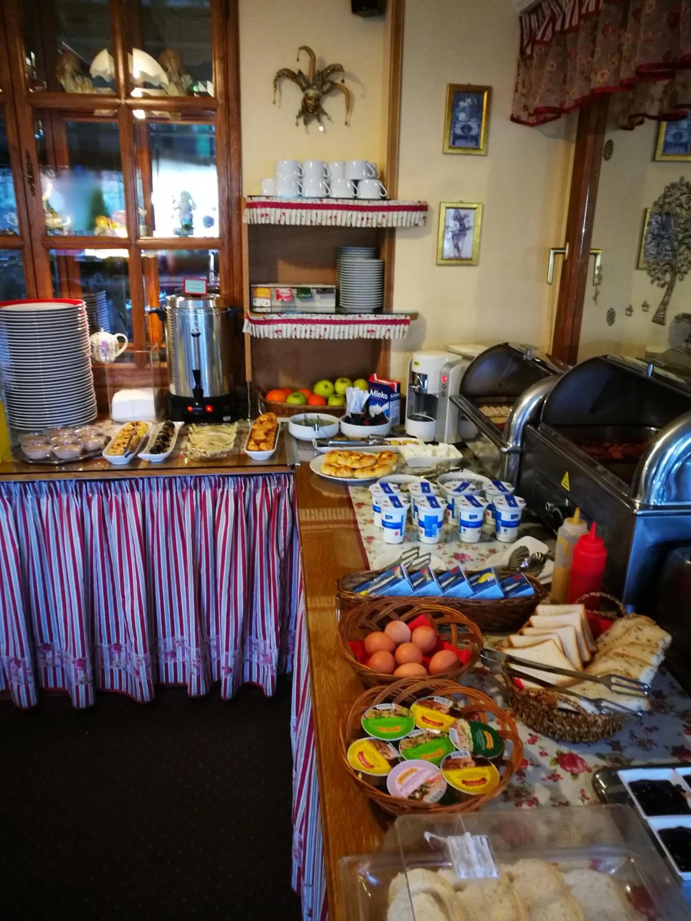 Food and drinks in Garni Hotel Lav