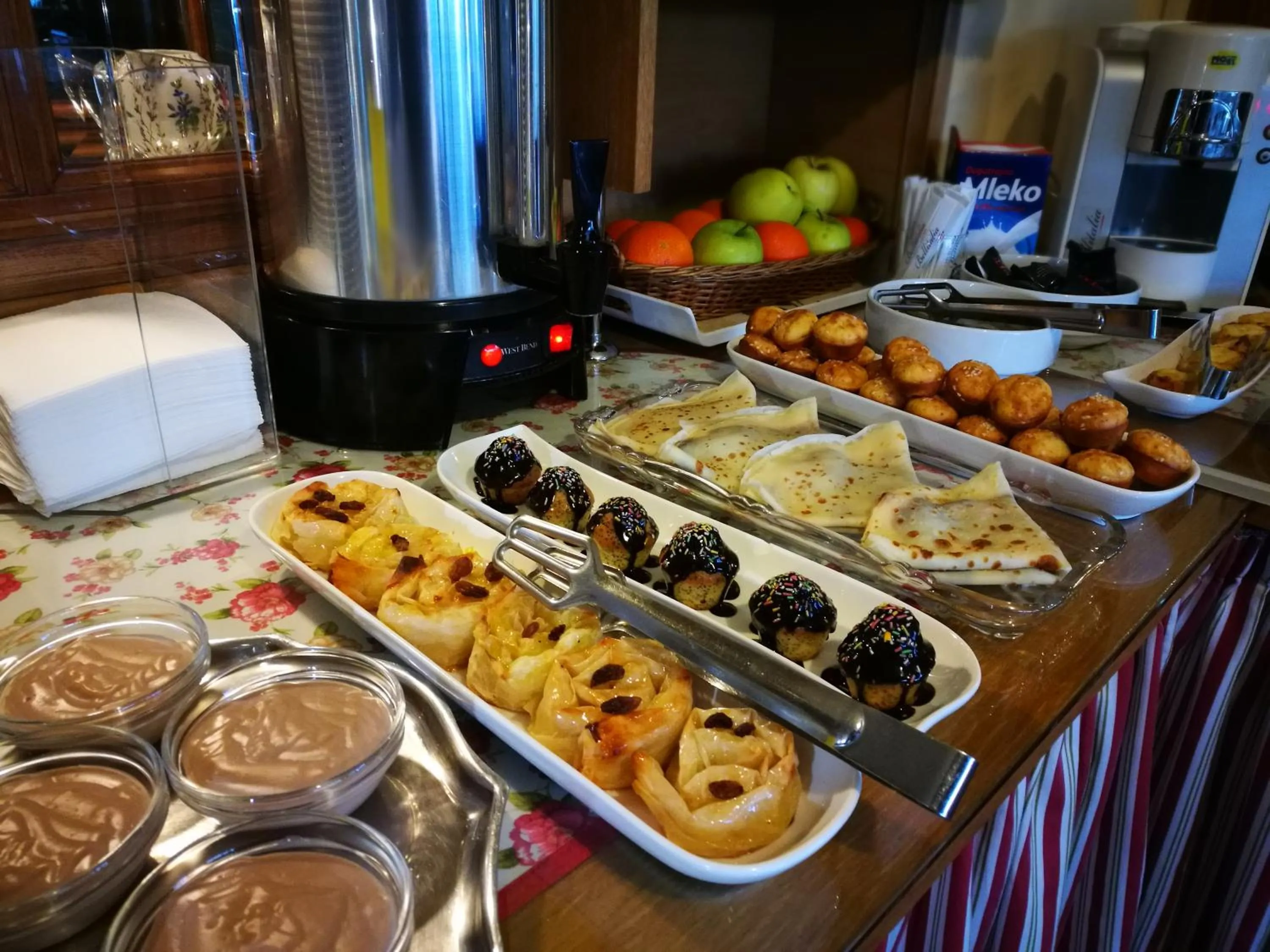 Restaurant/places to eat in Garni Hotel Lav