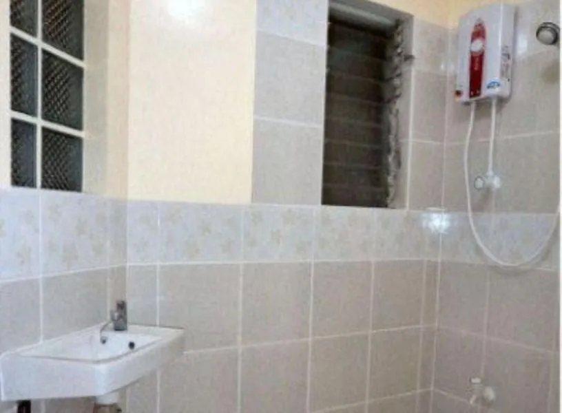 Shower in High Steps Pension