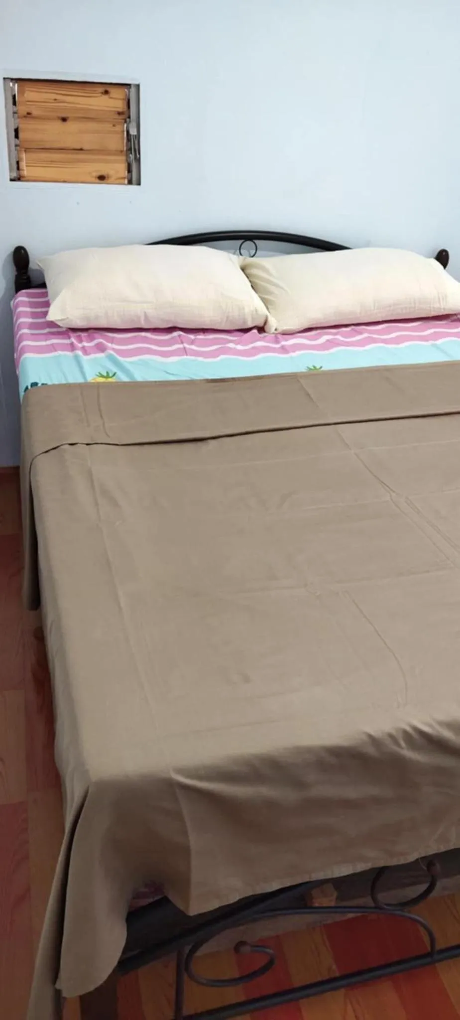 Bed in High Steps Pension