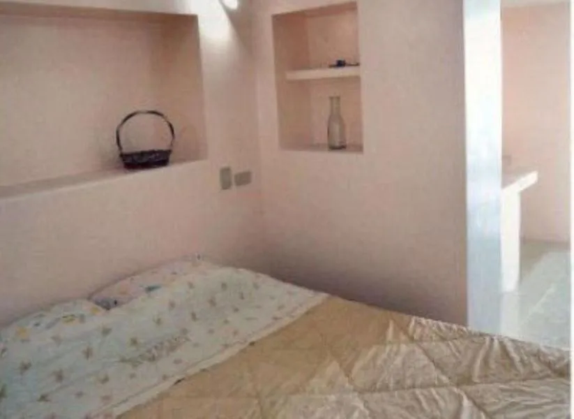 Bed in High Steps Pension