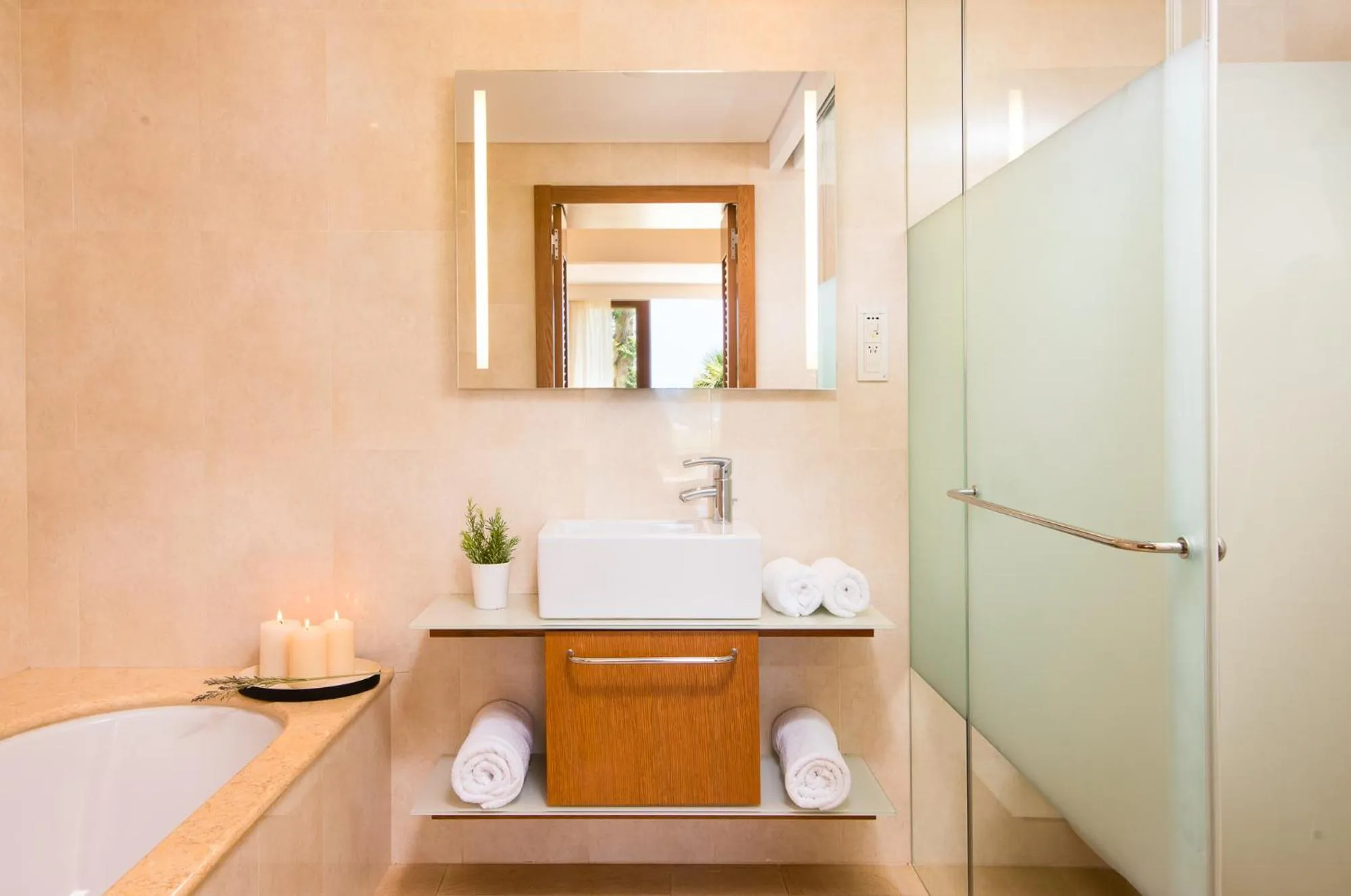 Shower in Kernos Beach Hotel & Bungalows