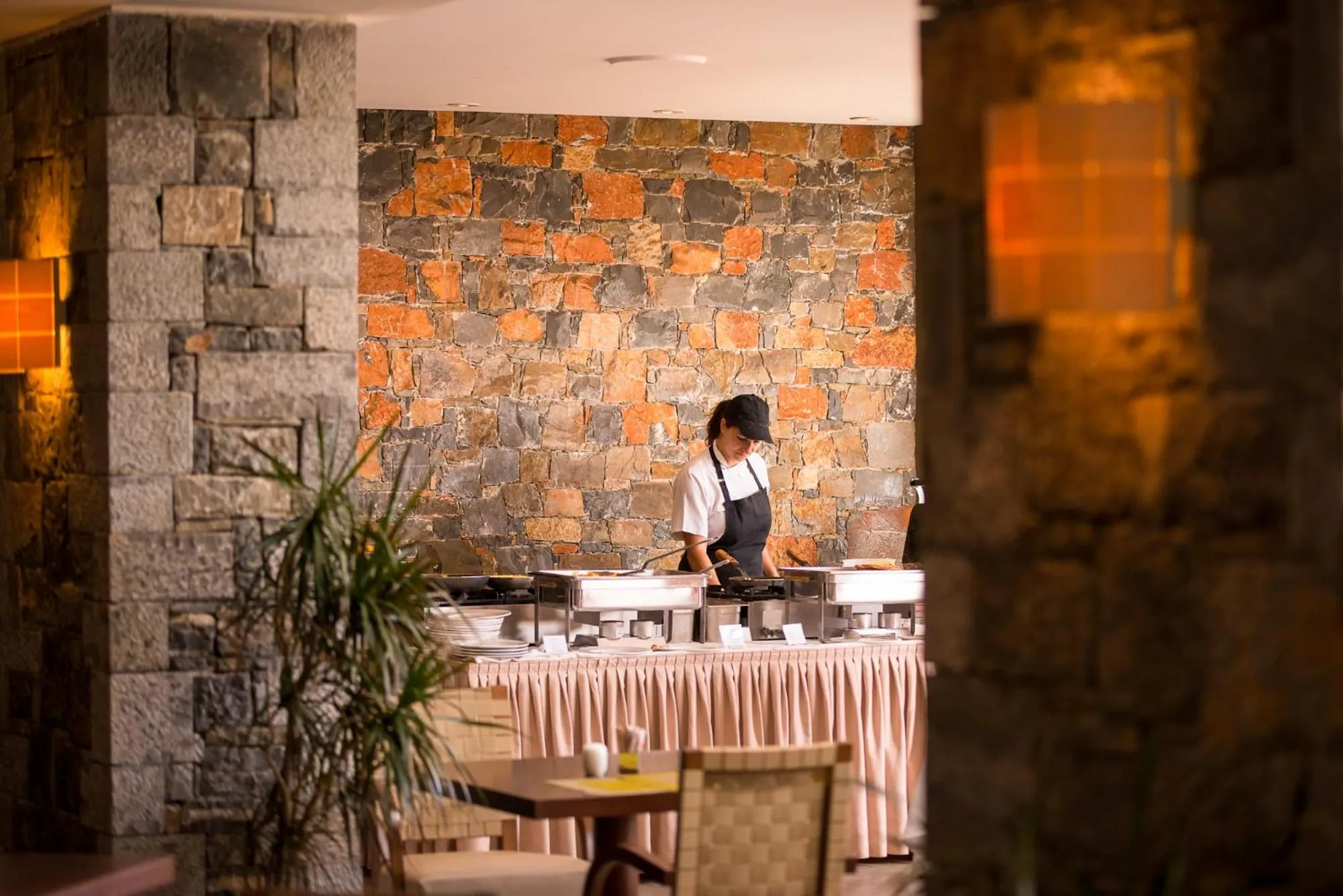 Restaurant/places to eat in Kernos Beach Hotel & Bungalows