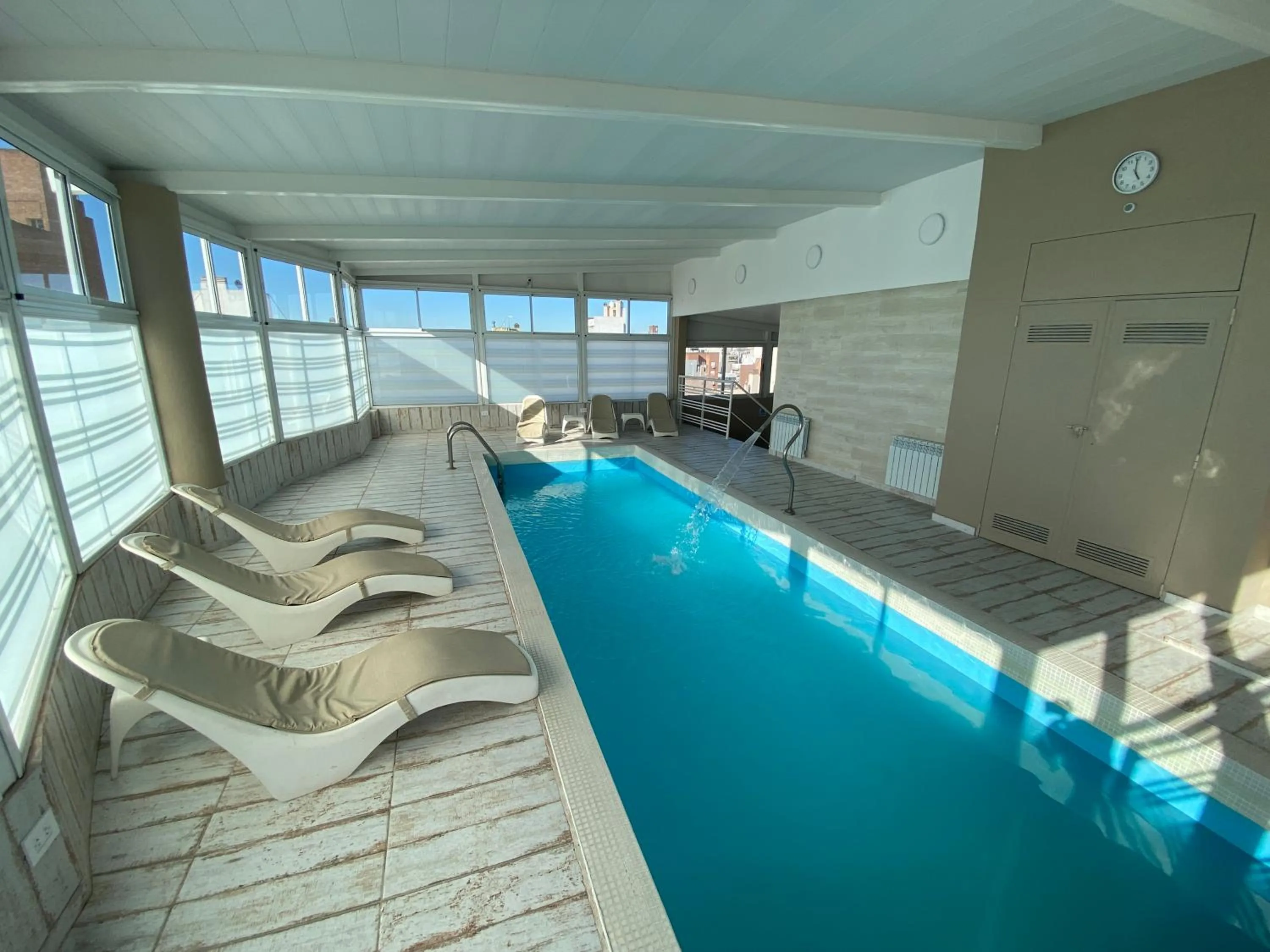 Swimming pool in Hotel Howard Johnson Rosario