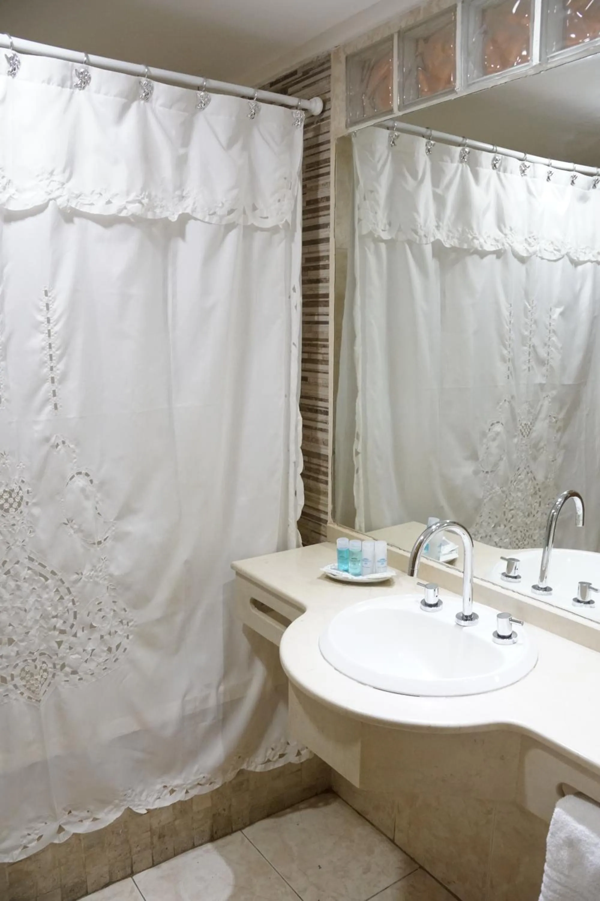 Toilet in Hotel Howard Johnson Rosario