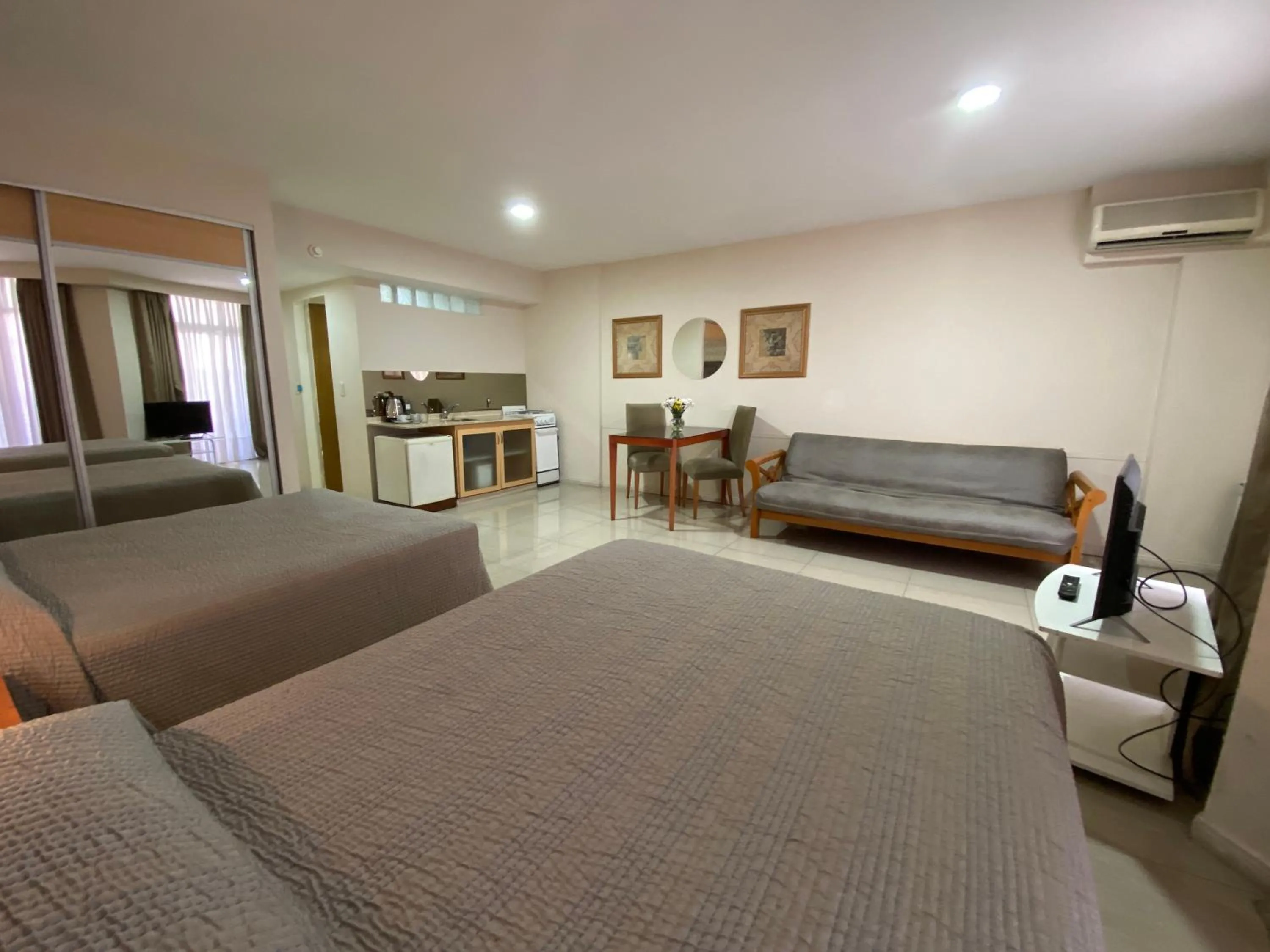 Area and facilities, Bed in Hotel Howard Johnson Rosario