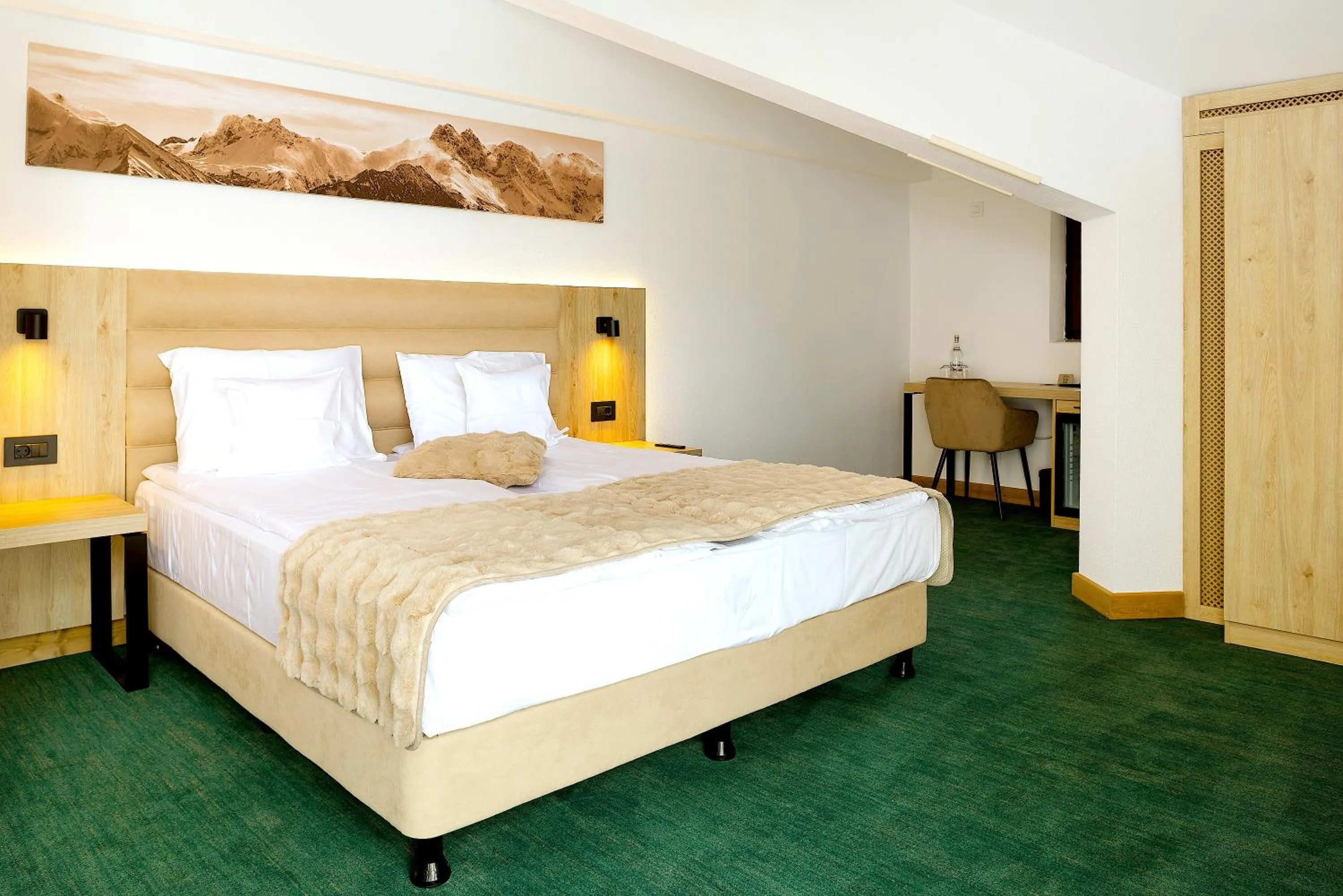 Photo of the whole room, Bed in Hotel Regal