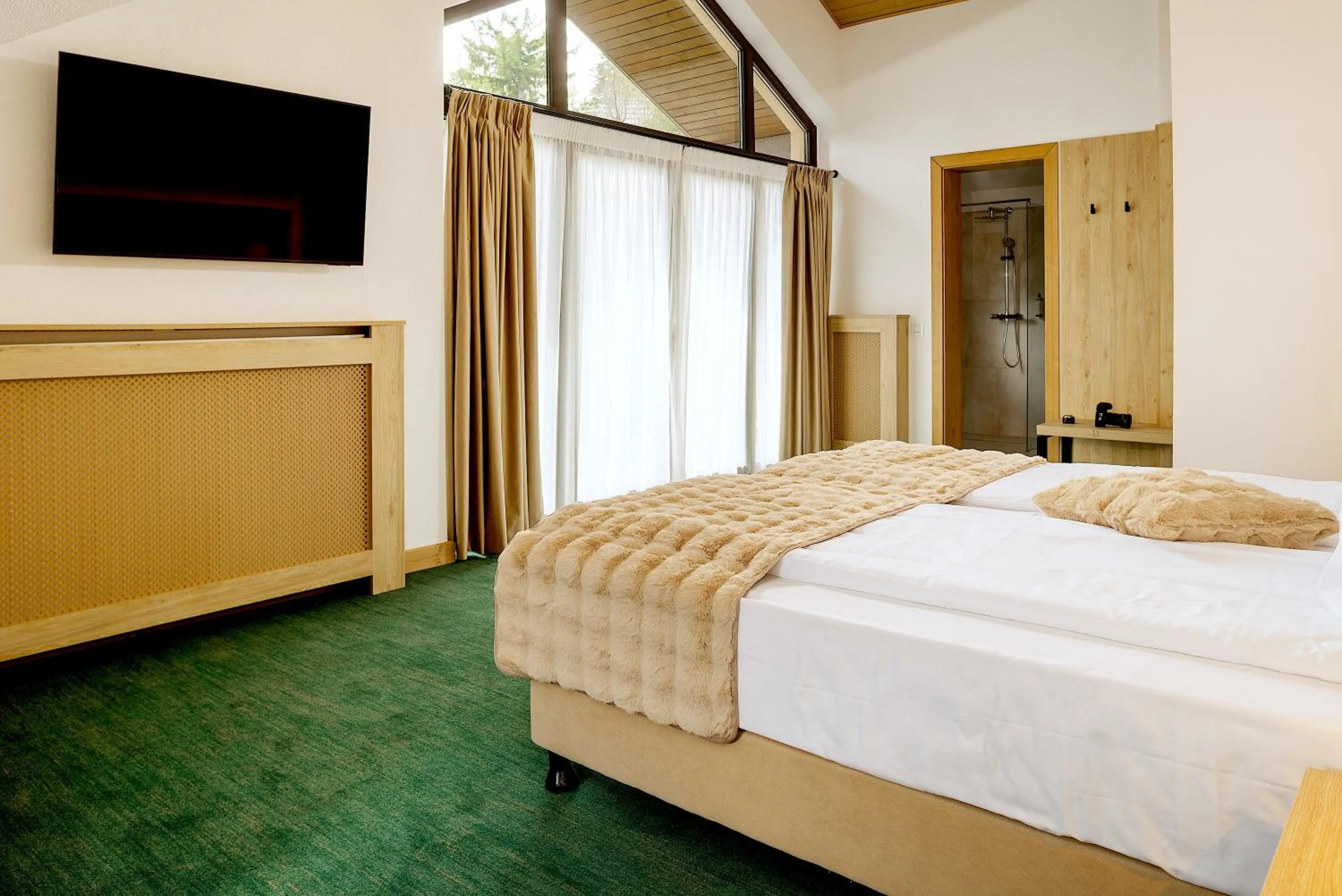 Photo of the whole room, Bed in Hotel Regal