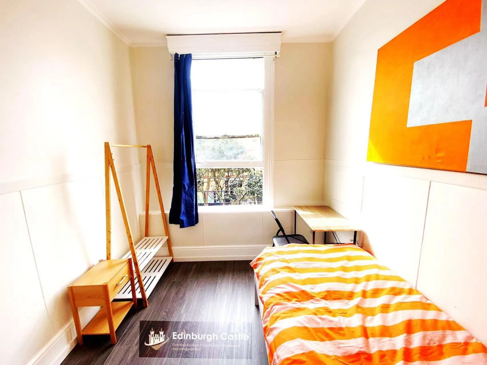 Photo of the whole room in 215 Edinburgh Castle