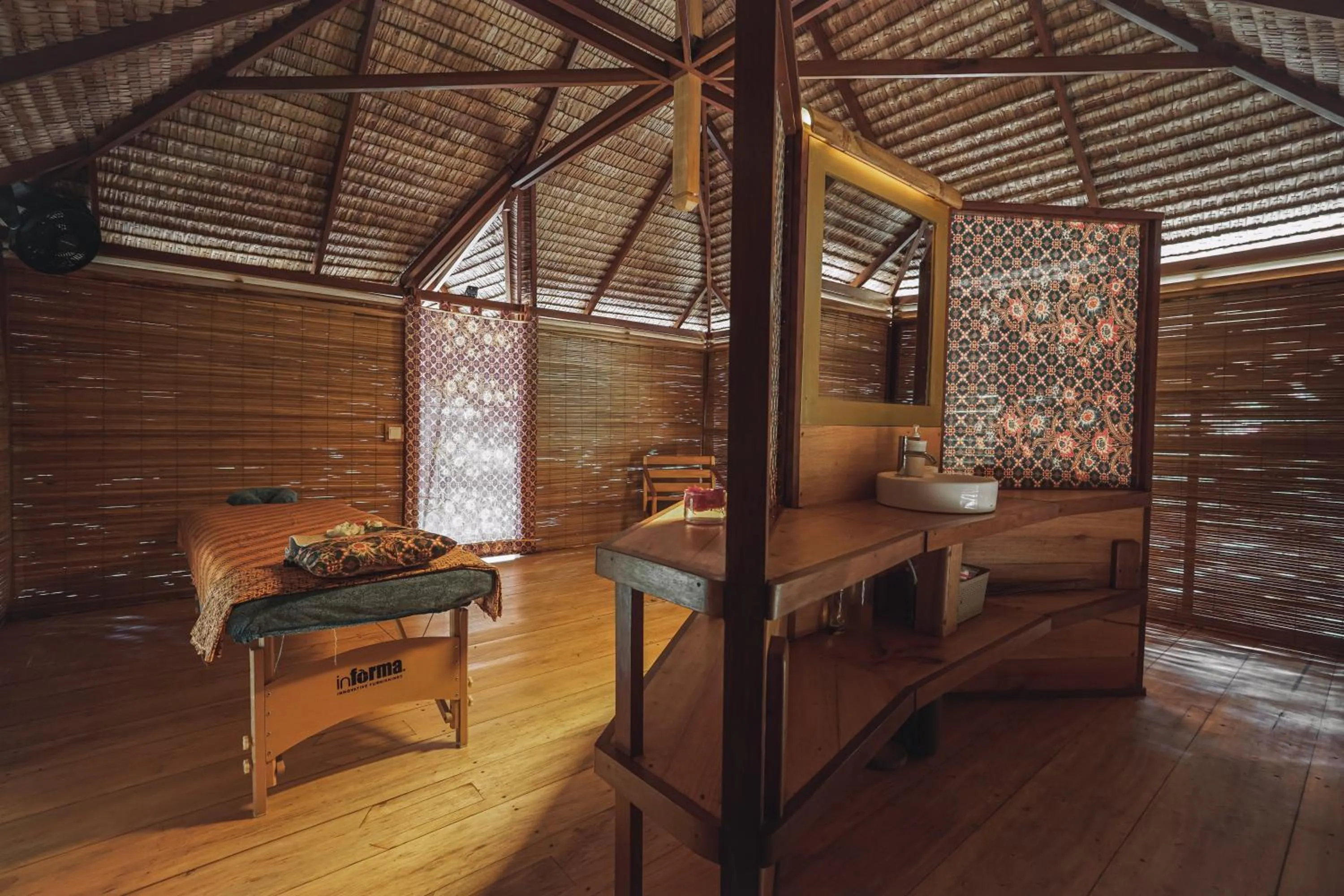 Spa and wellness centre/facilities in Coral Eye Boutique Resort and Marine Outpost