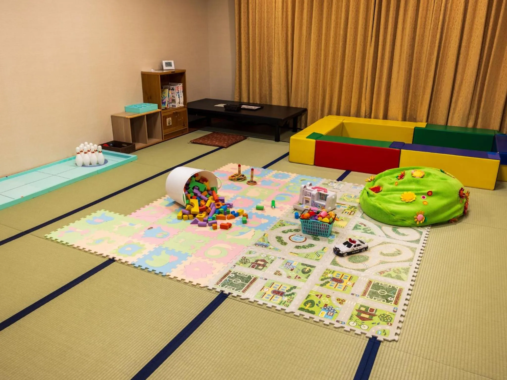 Children play ground in Hakoneji Kaiun