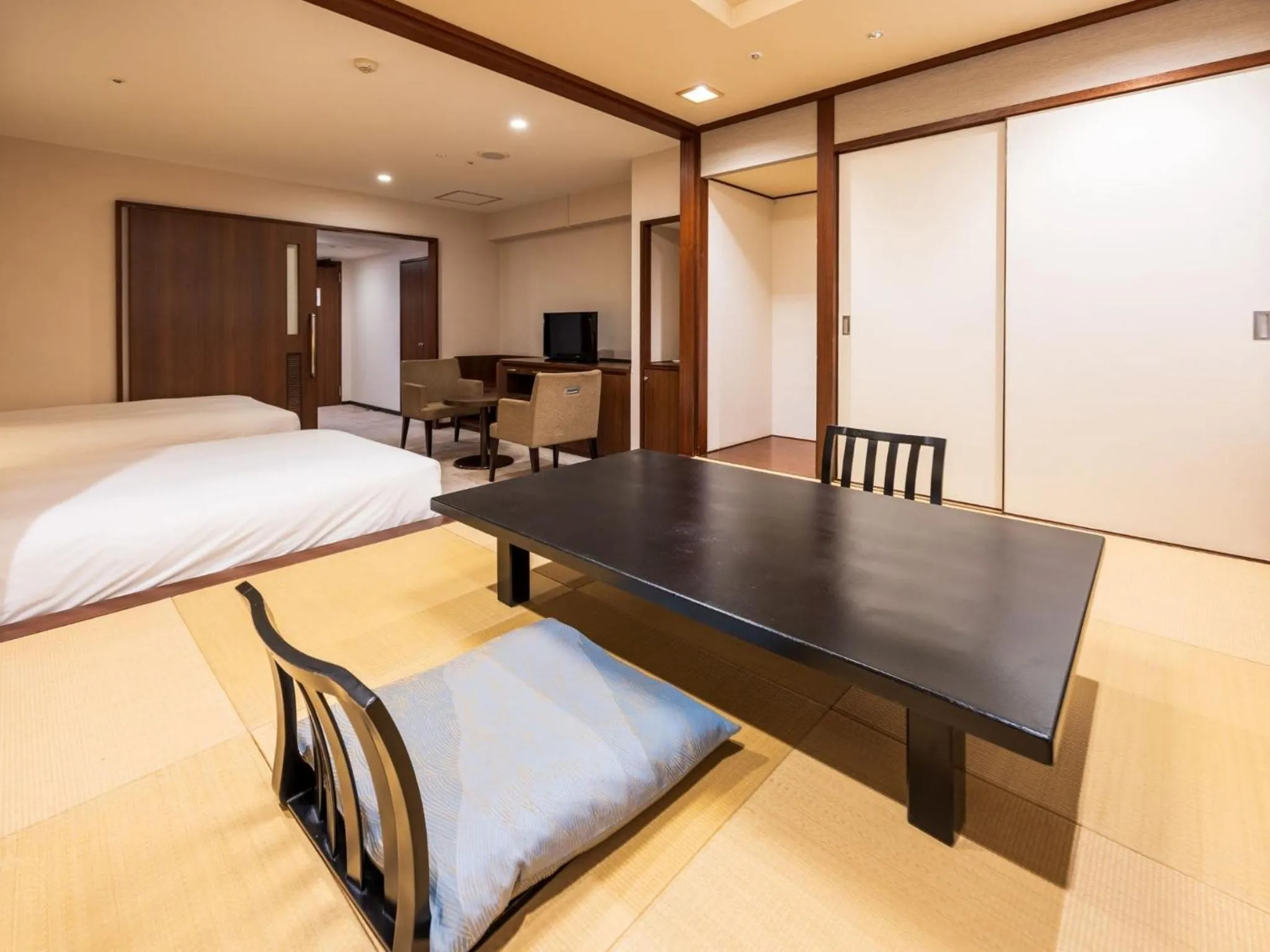 Living room, Bed in Hakoneji Kaiun