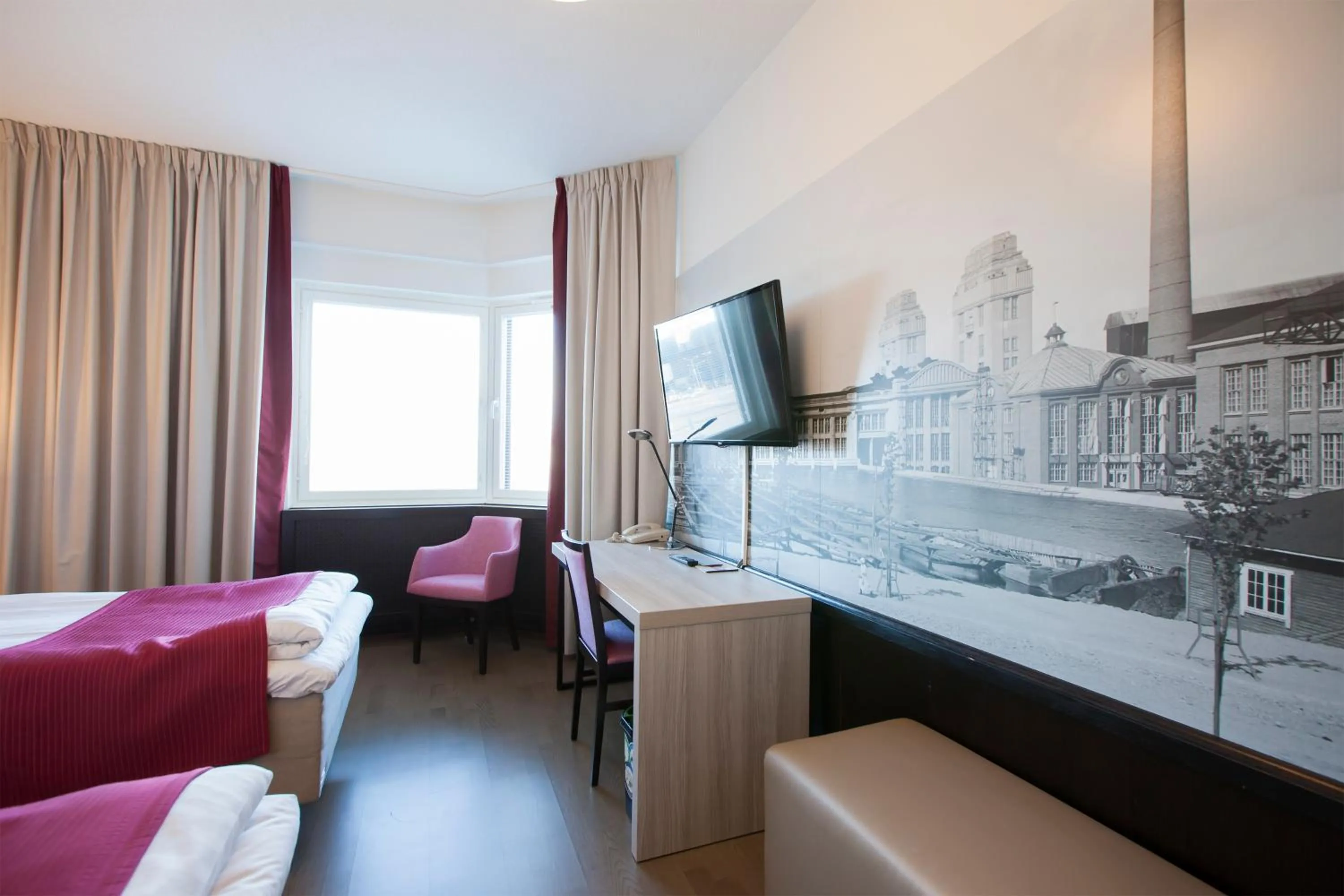 Photo of the whole room in Hotel Oscar