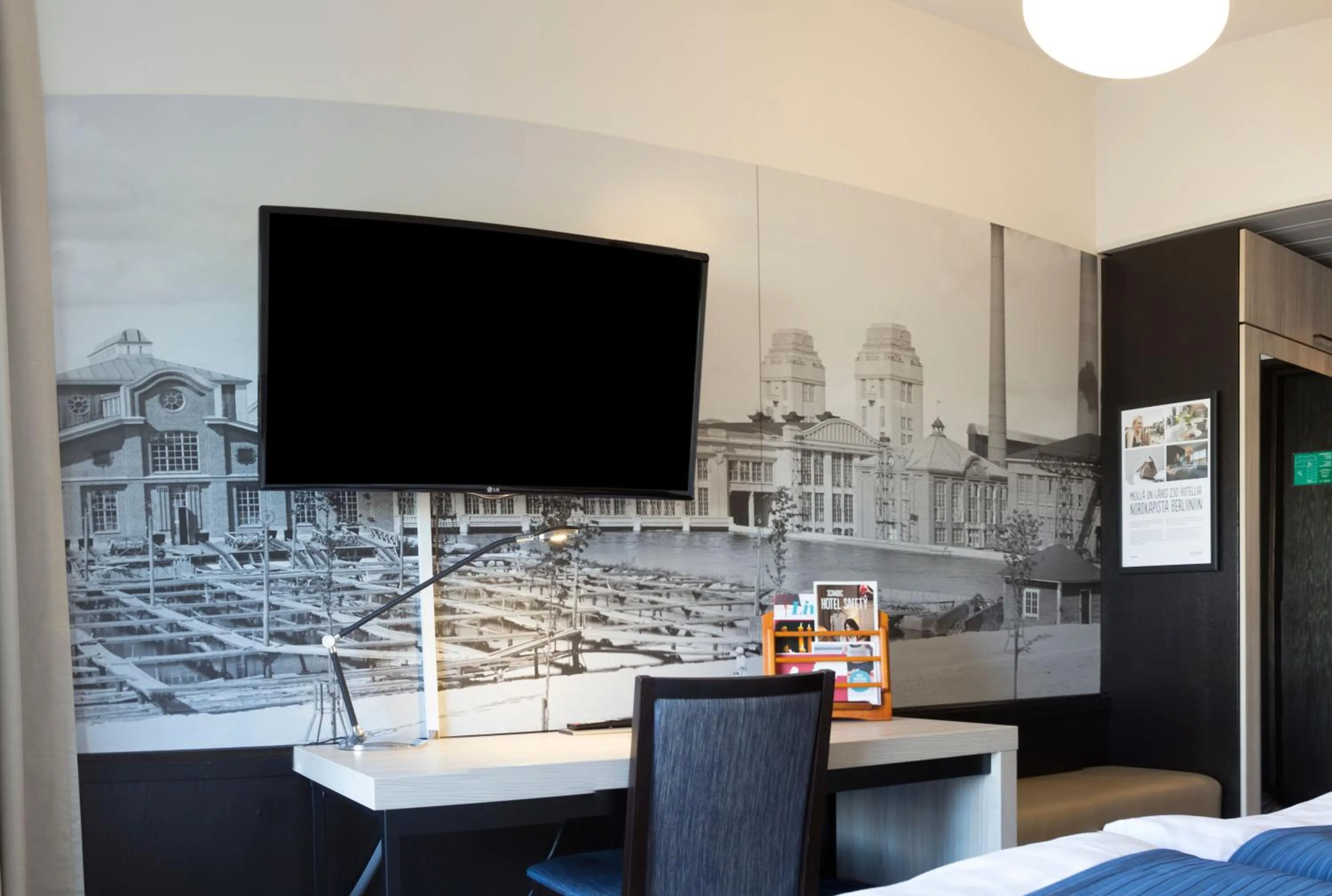 TV and multimedia, Bed in Hotel Oscar