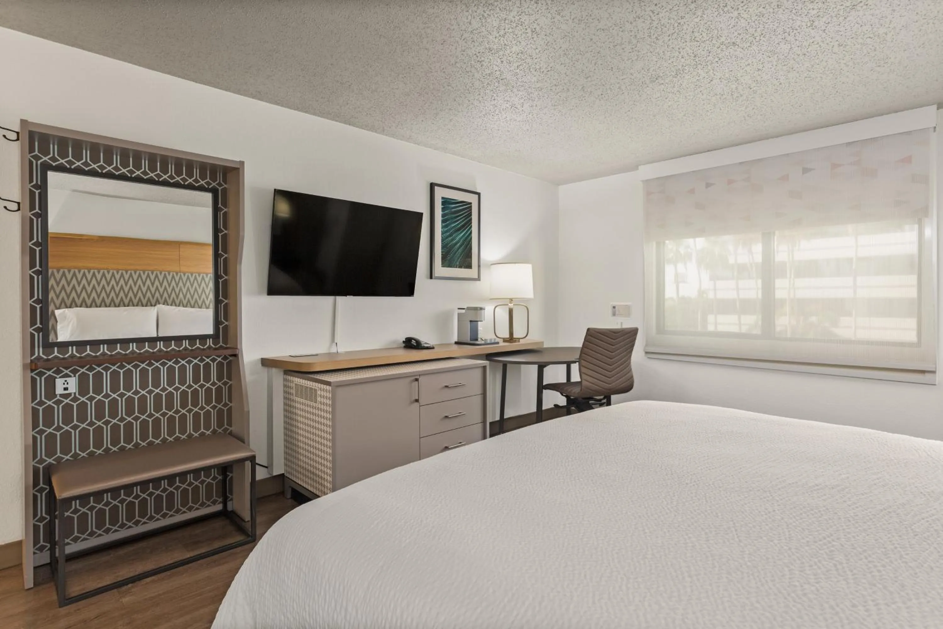 Photo of the whole room, Bed in Holiday Inn Tampa Westshore - Airport Area by IHG