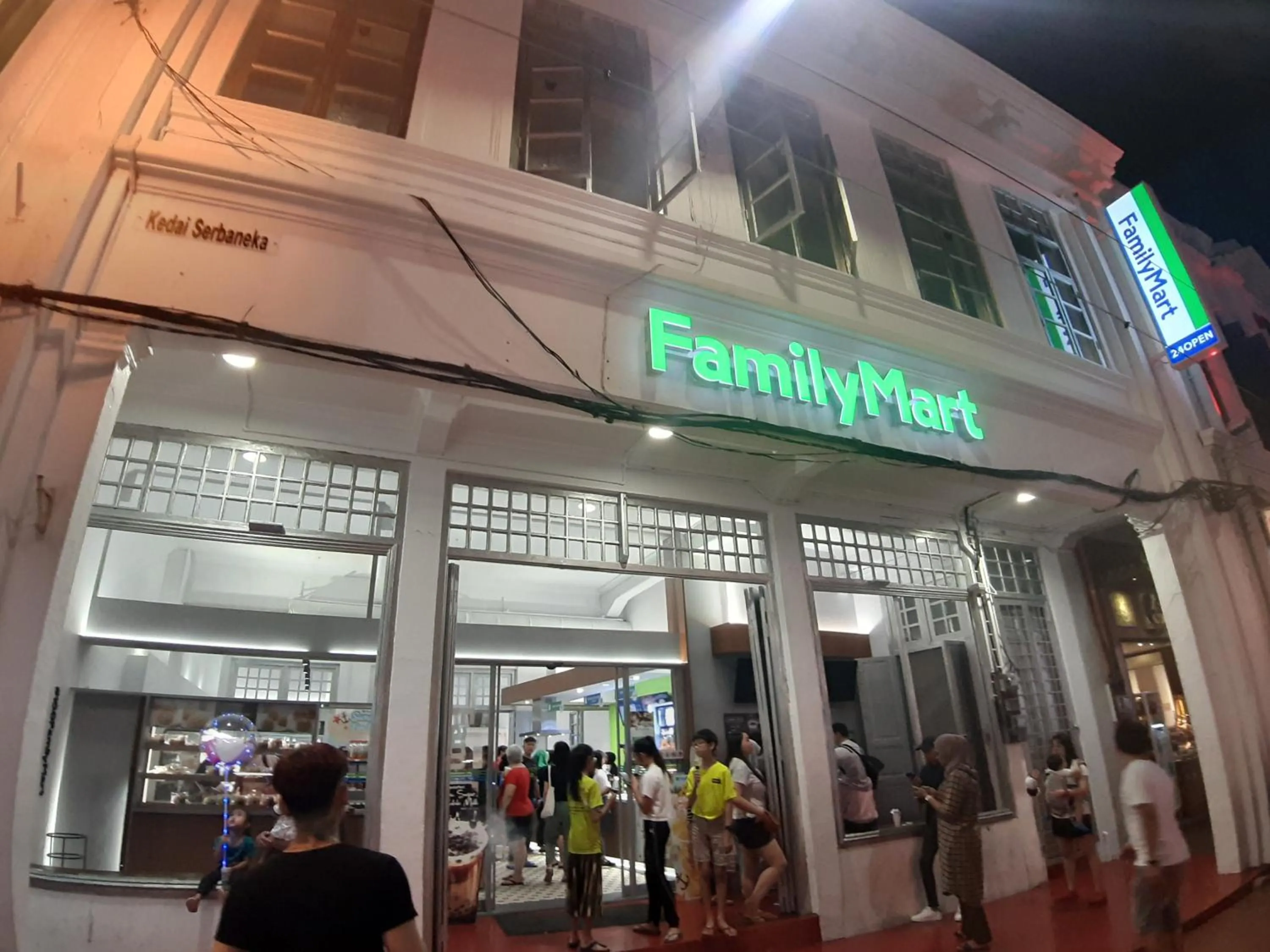 Restaurant/places to eat in Heeren Inn Melaka