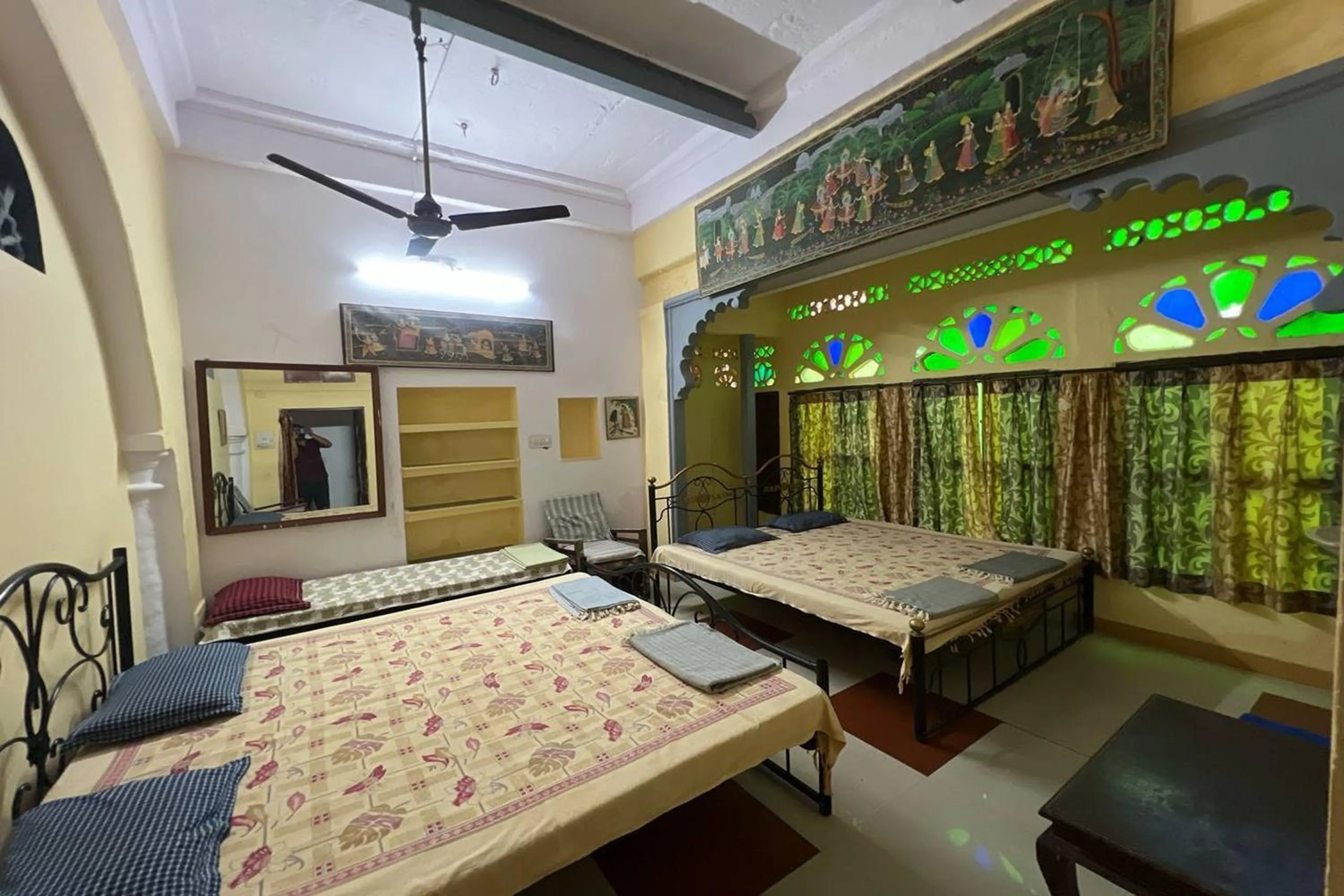 Bed in Nukkad Guest House Near Lake Pichola