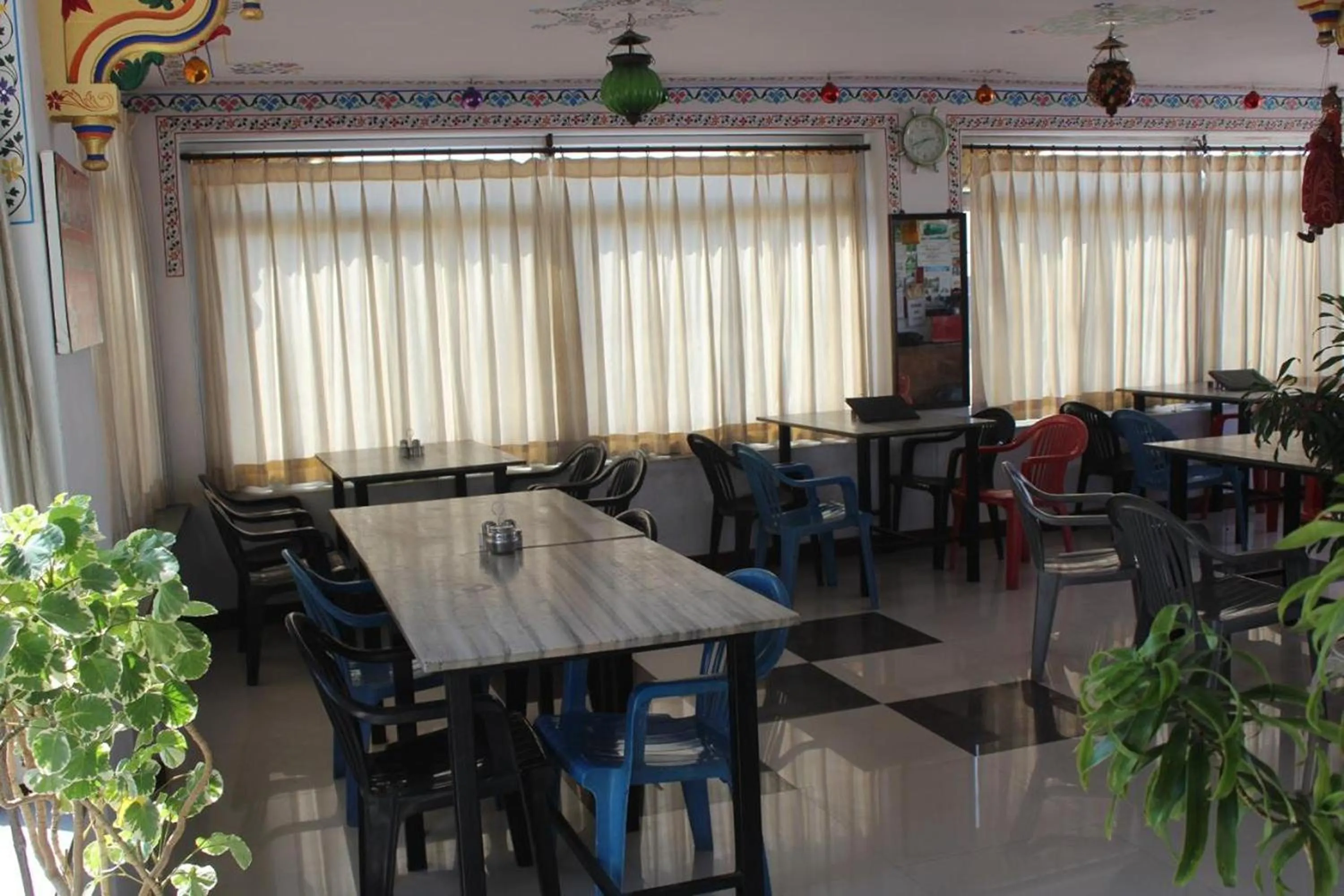 Restaurant/places to eat in Nukkad Guest House Near Lake Pichola