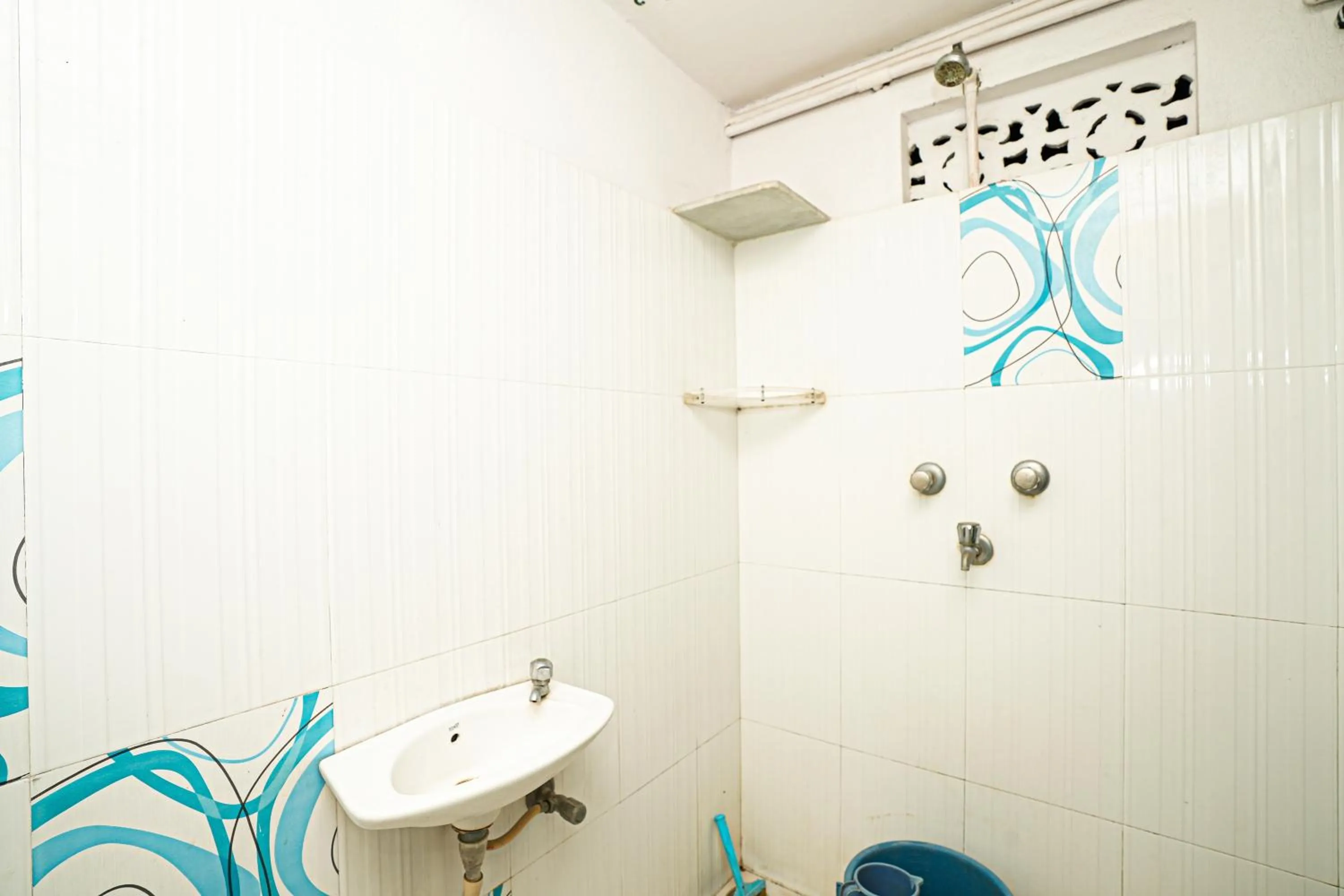 Bathroom in Nukkad Guest House Near Lake Pichola