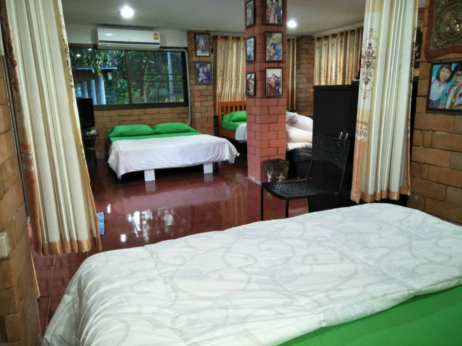 Photo of the whole room, Bed in Oui Kaew Homestay