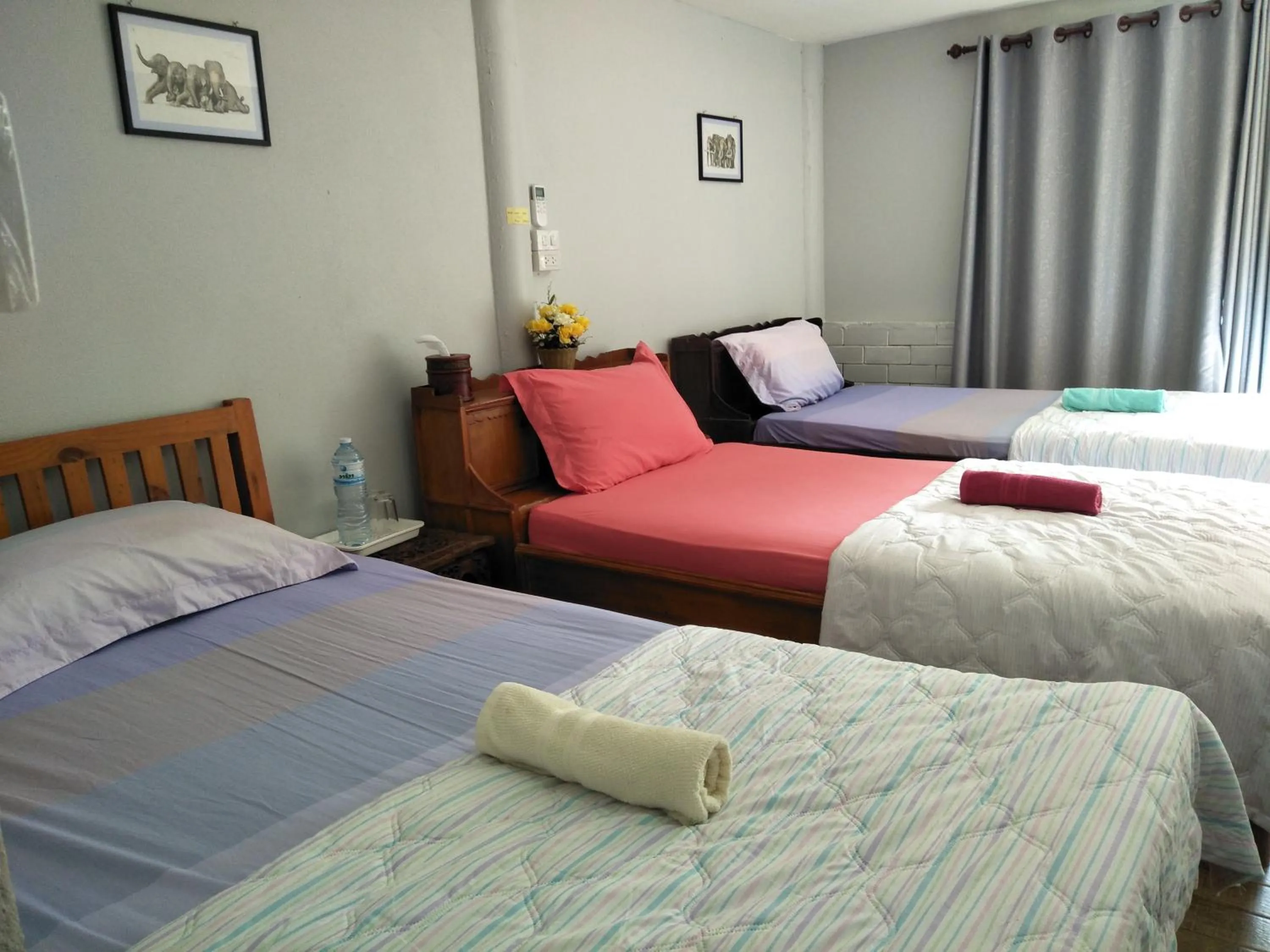 Decorative detail, Bed in Oui Kaew Homestay