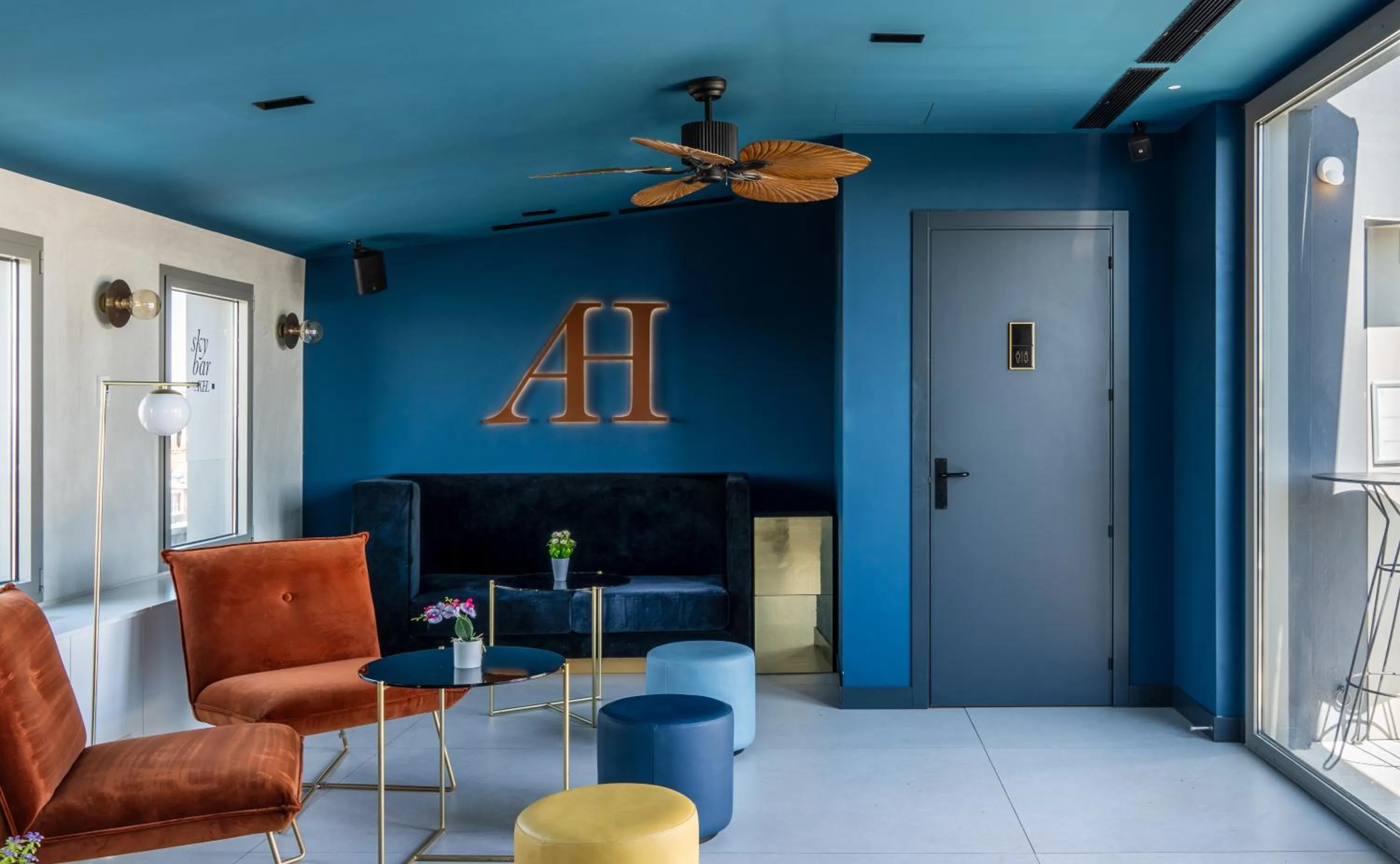 Lounge or bar in Axel Hotel Madrid - Adults Only